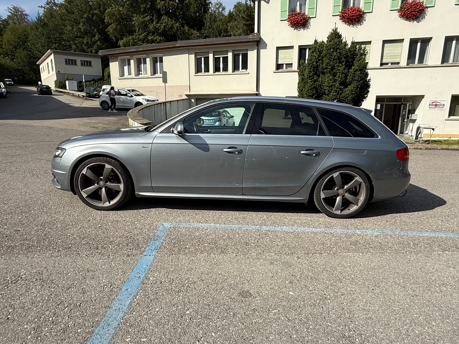 AUDI A4 Avant 2.0 TFSI quattro S-tronic-showroom-element-2