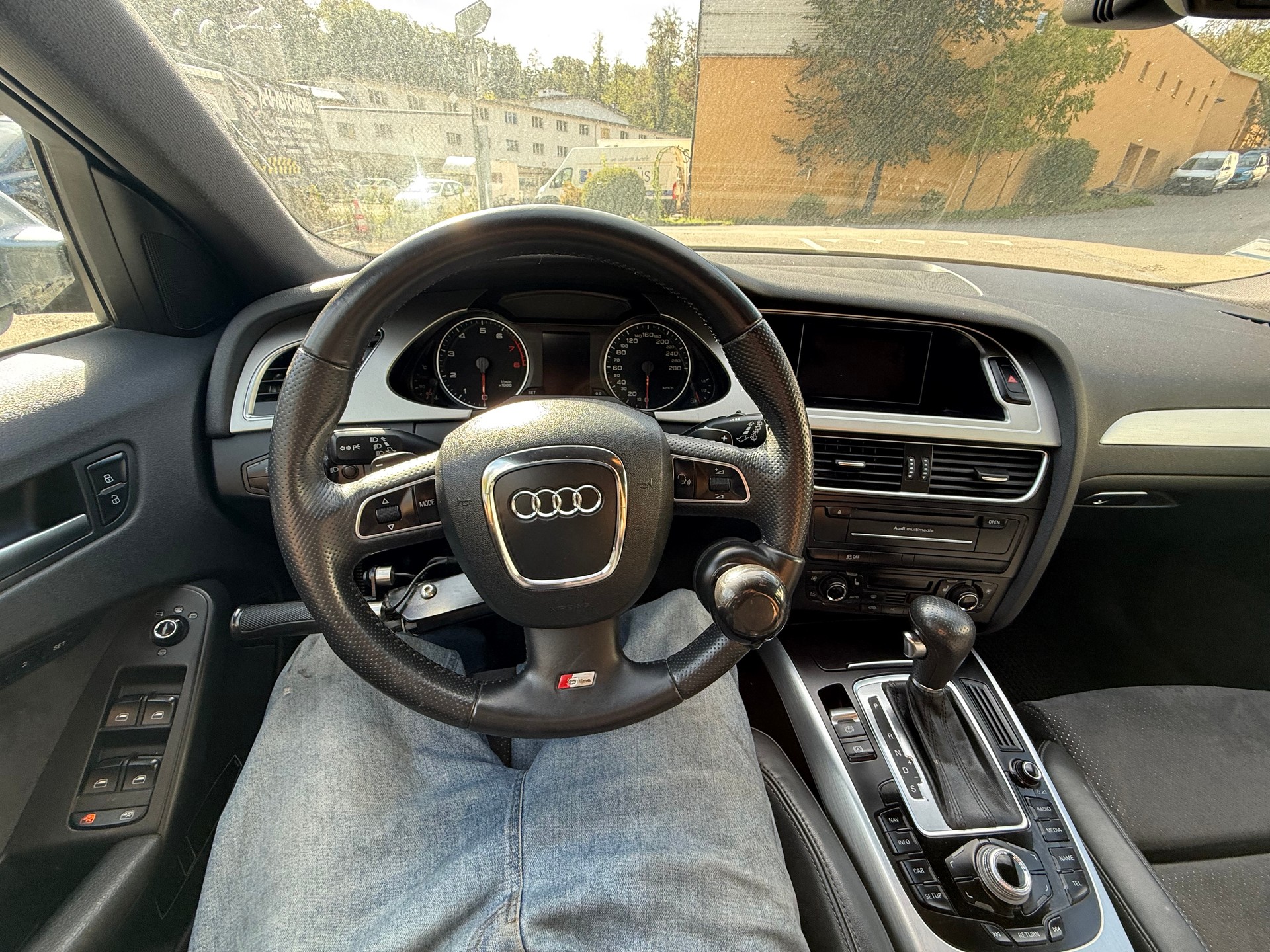 AUDI A4 Avant 2.0 TFSI quattro S-tronic-image-26