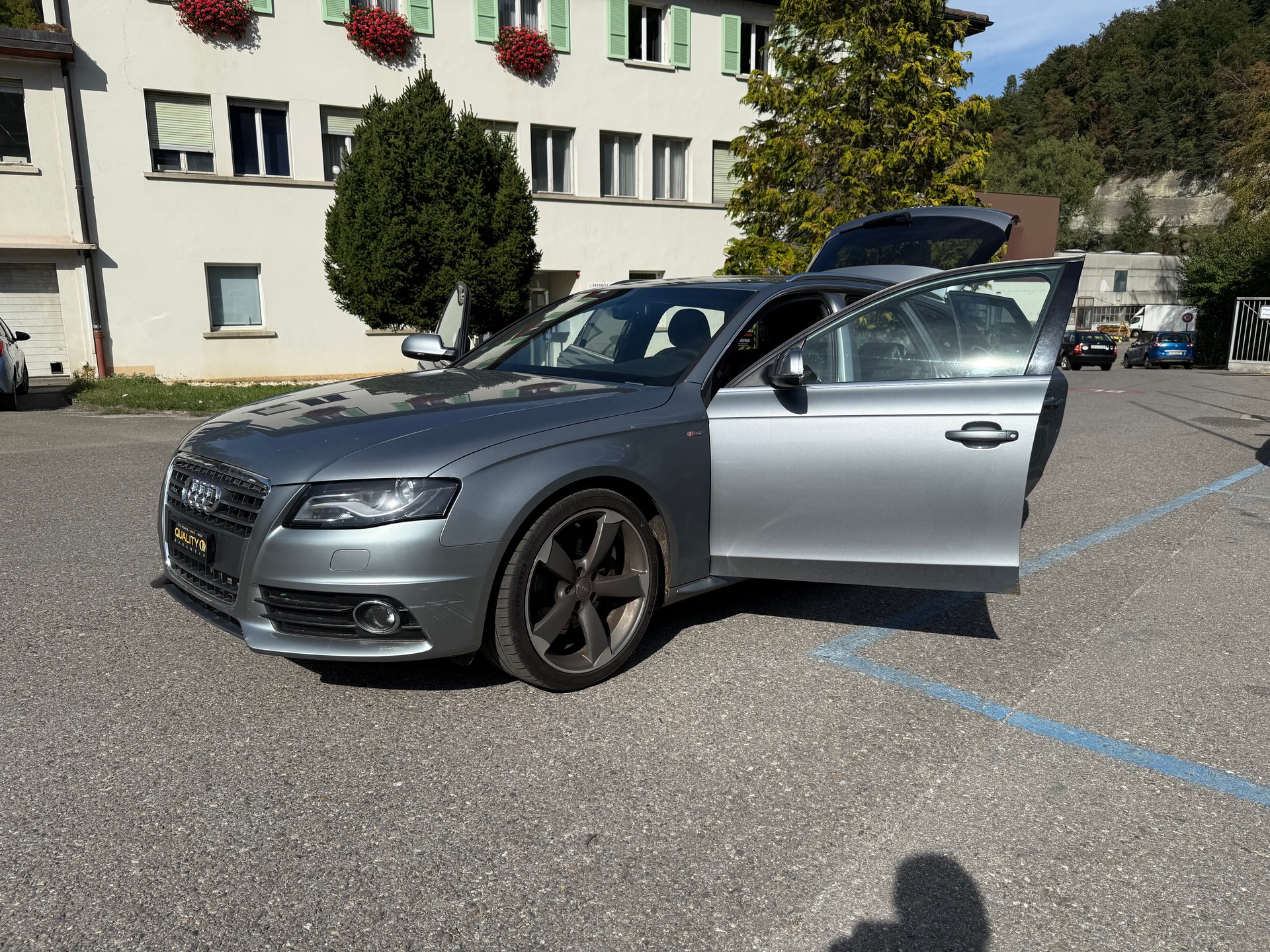 AUDI A4 Avant 2.0 TFSI quattro S-tronic-image-16