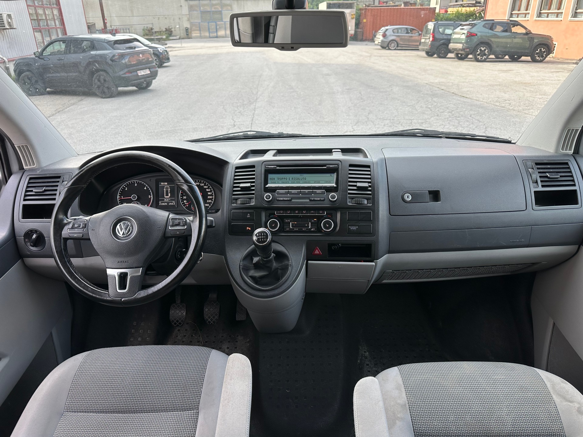 VW T5 Caravelle Comfortline 2.0 TDI CR 4Motion-image-9