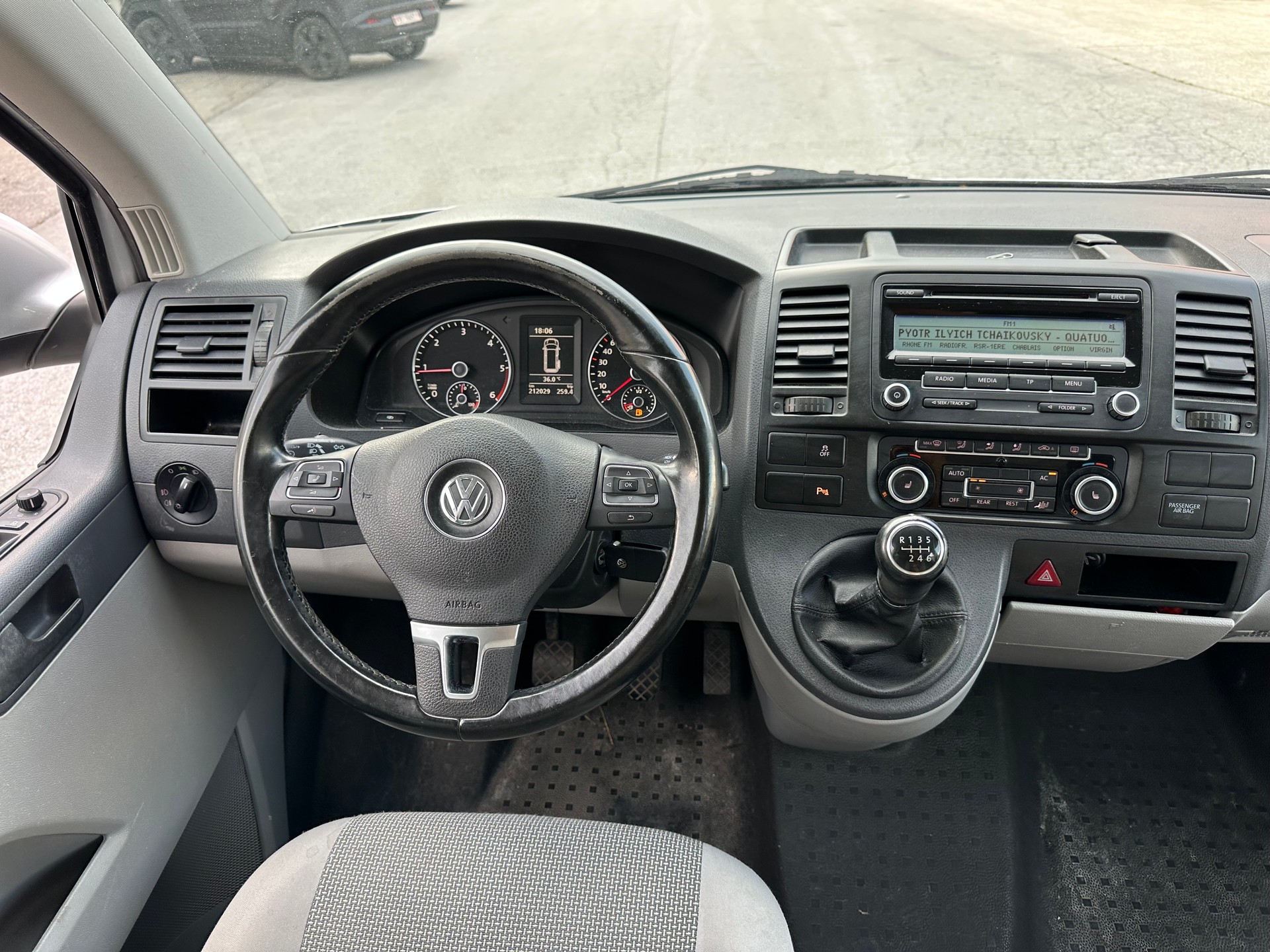 VW T5 Caravelle Comfortline 2.0 TDI CR 4Motion-image-10