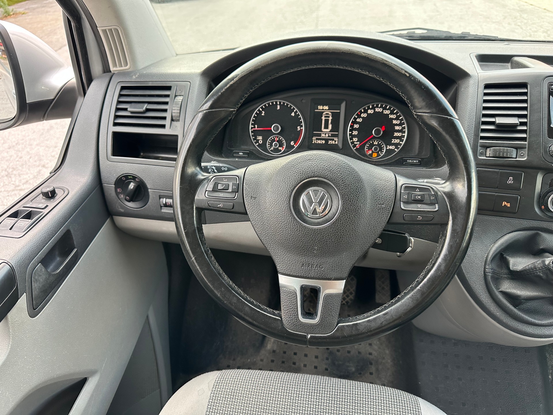 VW T5 Caravelle Comfortline 2.0 TDI CR 4Motion-image-11