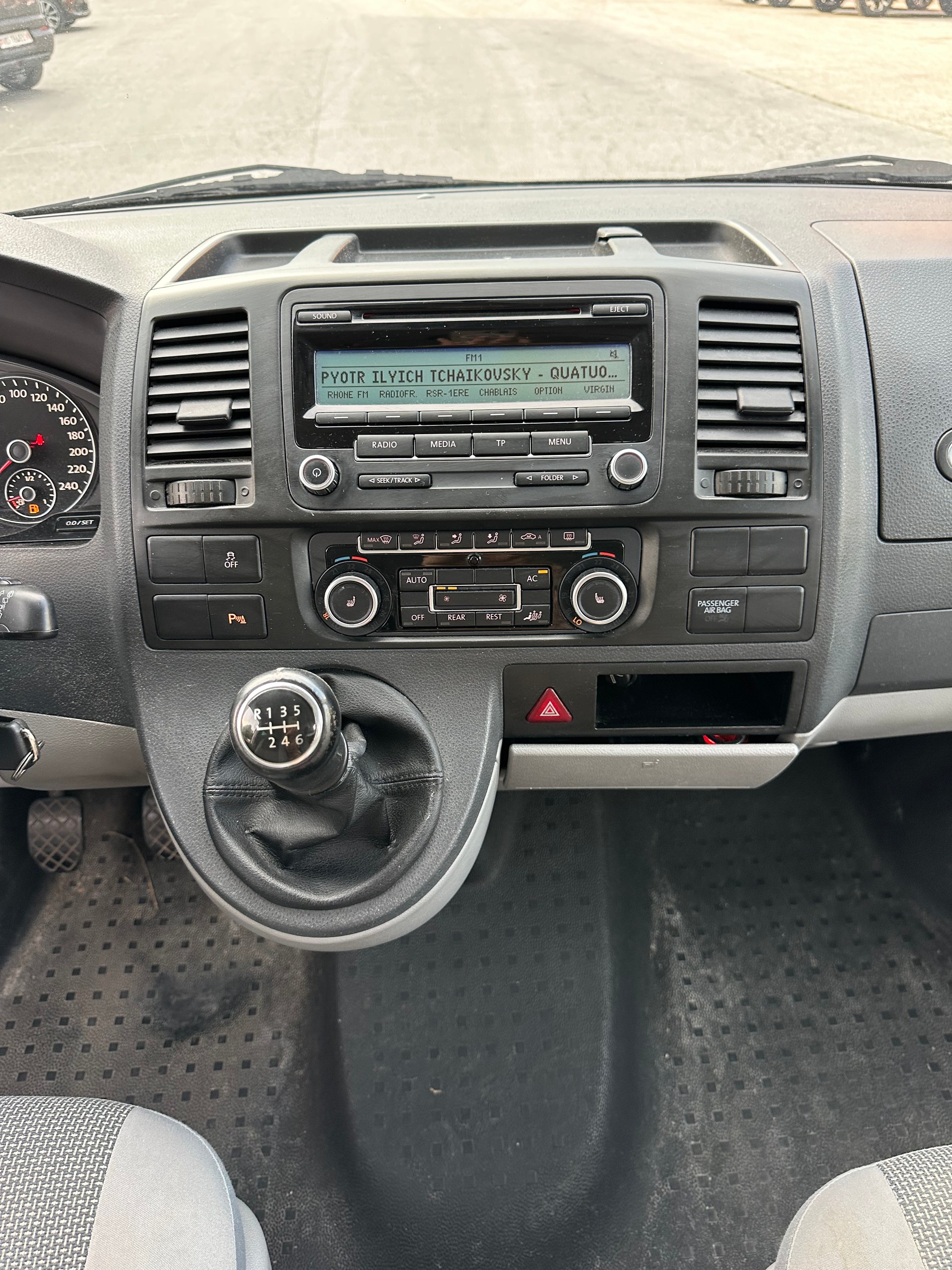 VW T5 Caravelle Comfortline 2.0 TDI CR 4Motion-image-12