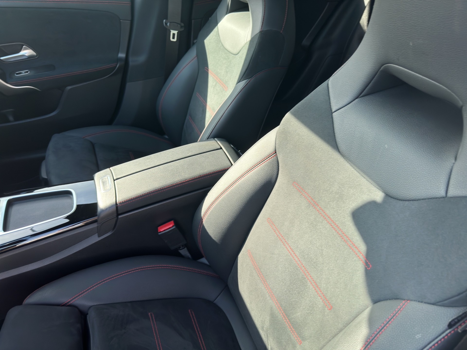 MERCEDES-BENZ CLA 220 4M AMG Line-image-11