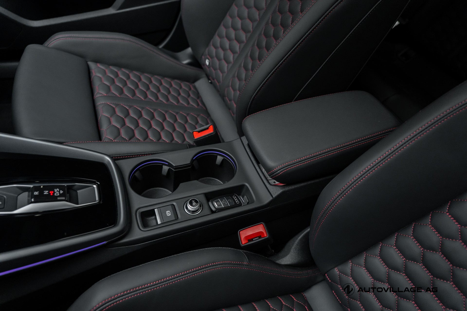 AUDI RS3 Sportback 2.5 TSI quattro S-tronic | All Black | Werksgarantie bis 2031-image-14