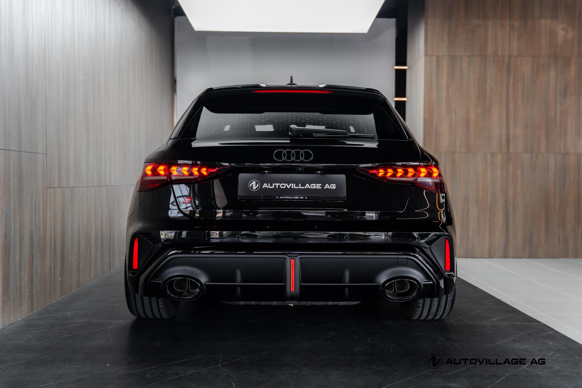 AUDI RS3 Sportback 2.5 TSI quattro S-tronic | All Black | Werksgarantie bis 2031-image-30
