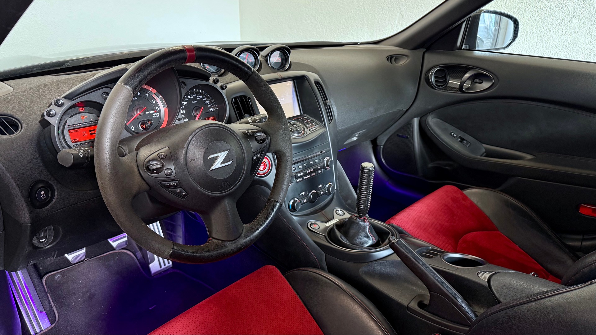 NISSAN 370 Z nismo V2-image-13