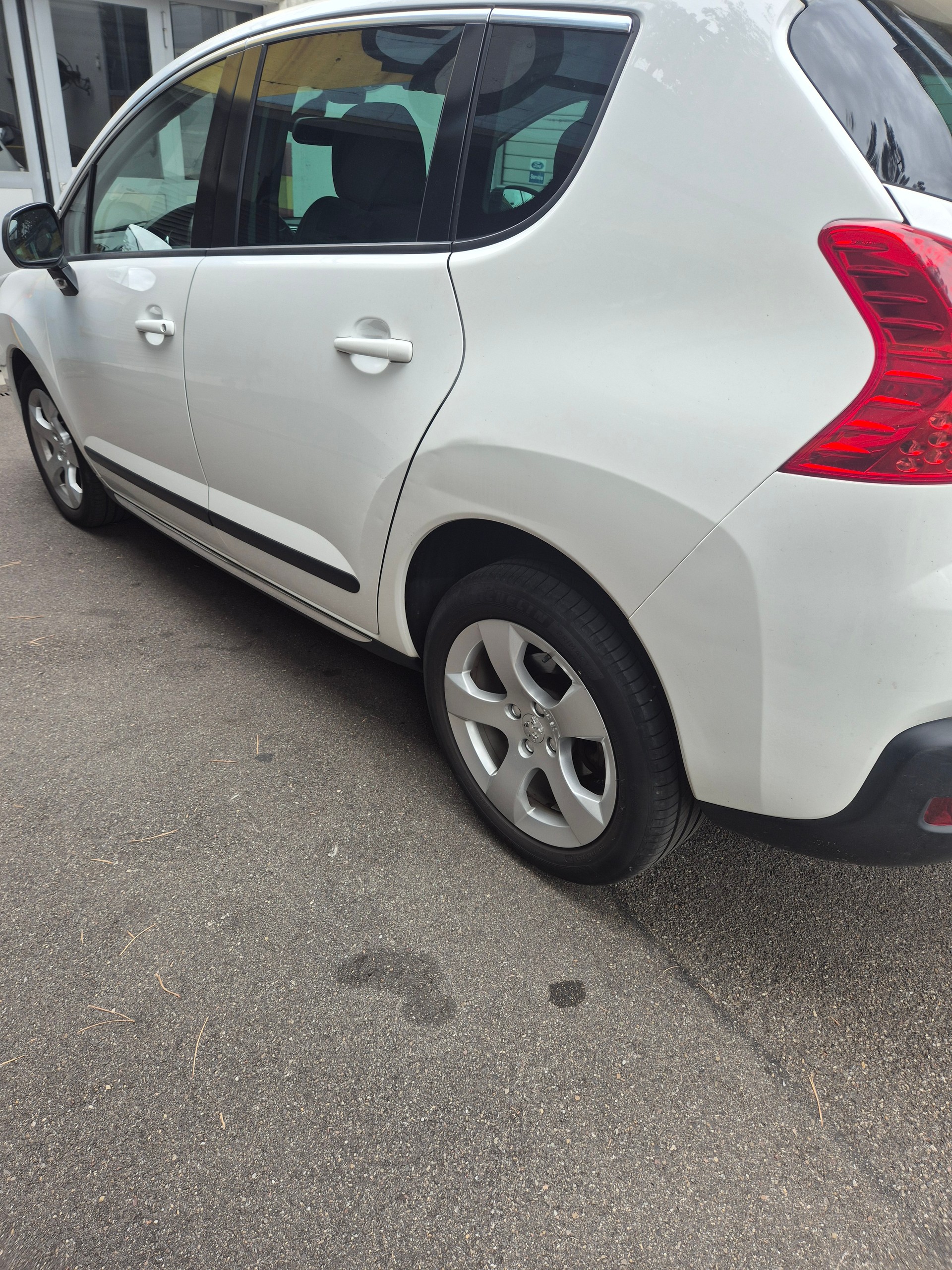 PEUGEOT 3008-image-4