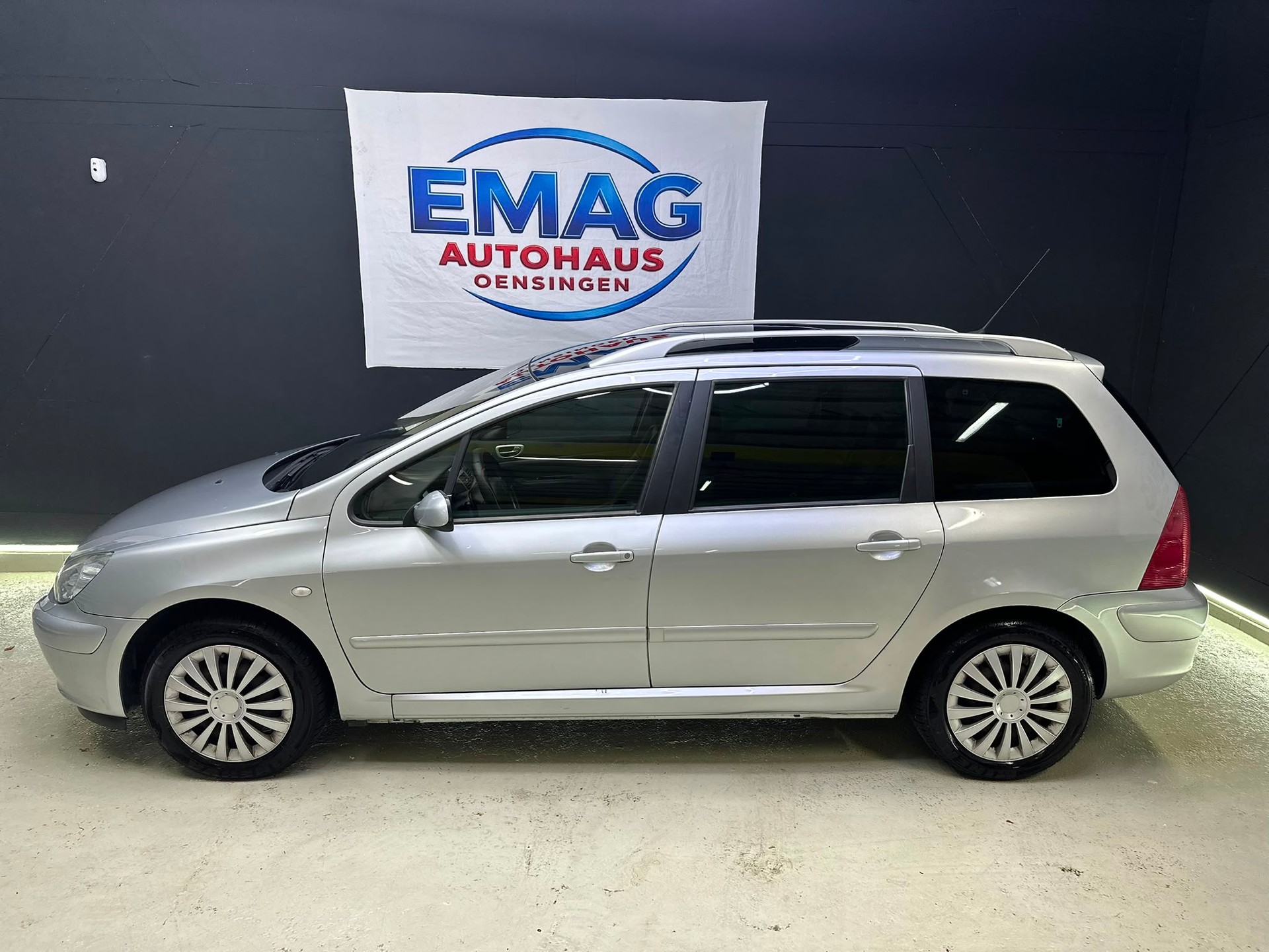 PEUGEOT 307 SW 2.0 16V Premium-image-4
