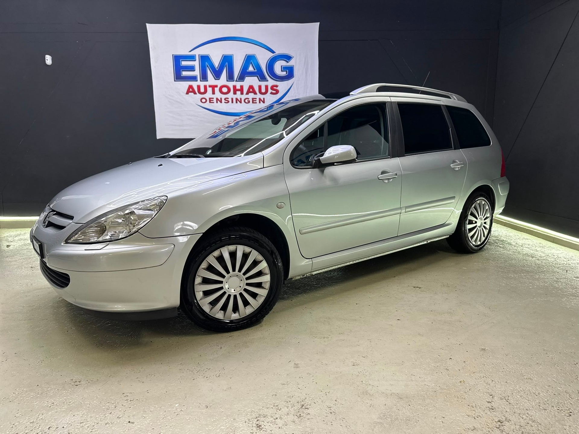 PEUGEOT 307 SW 2.0 16V Premium-image-2