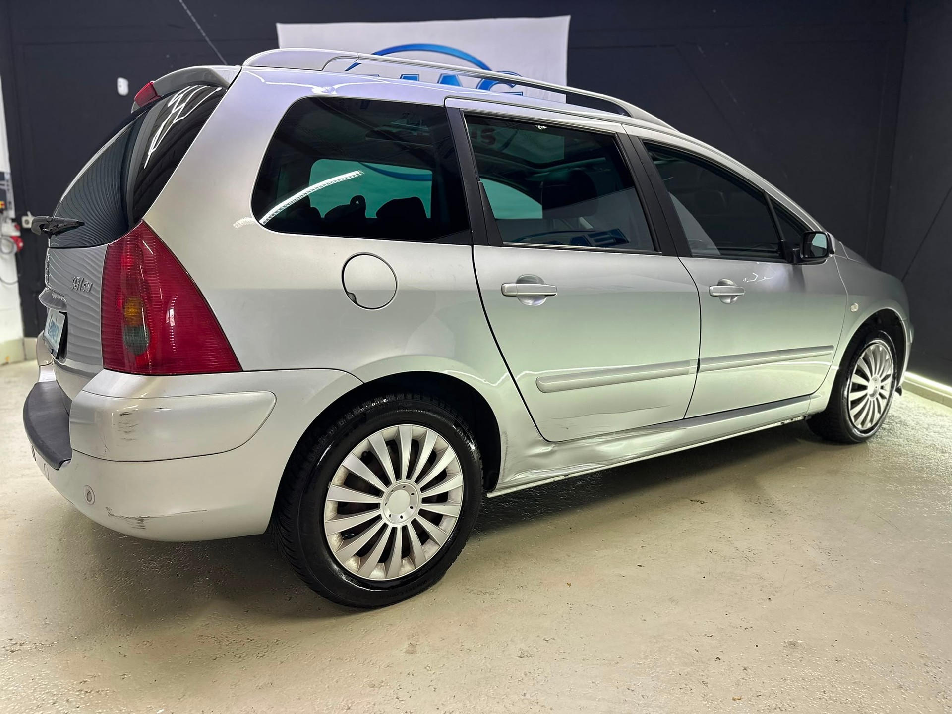 PEUGEOT 307 SW 2.0 16V Premium-image-7