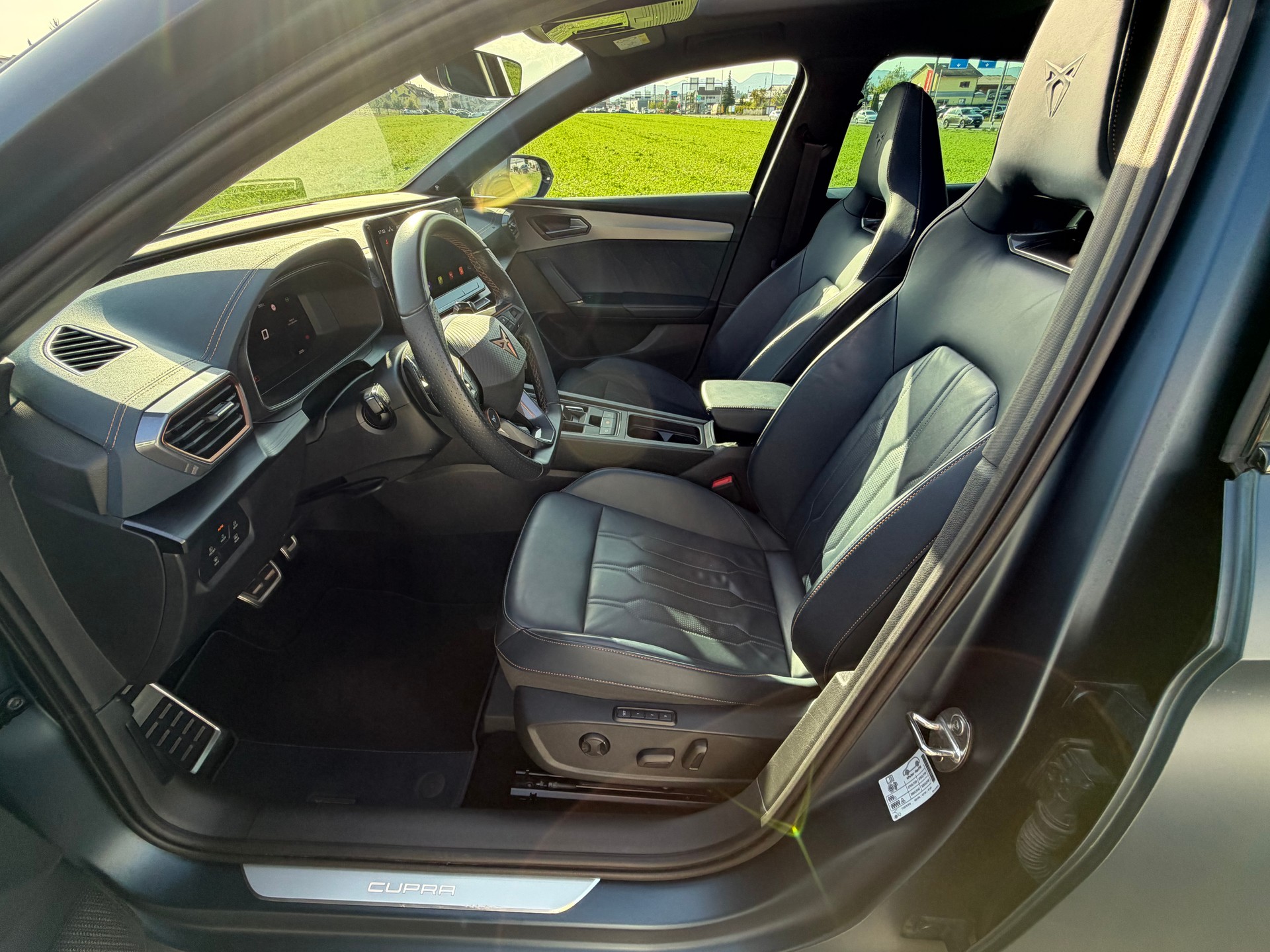 CUPRA LEON VZ 2.0 TSI DSG-image-12