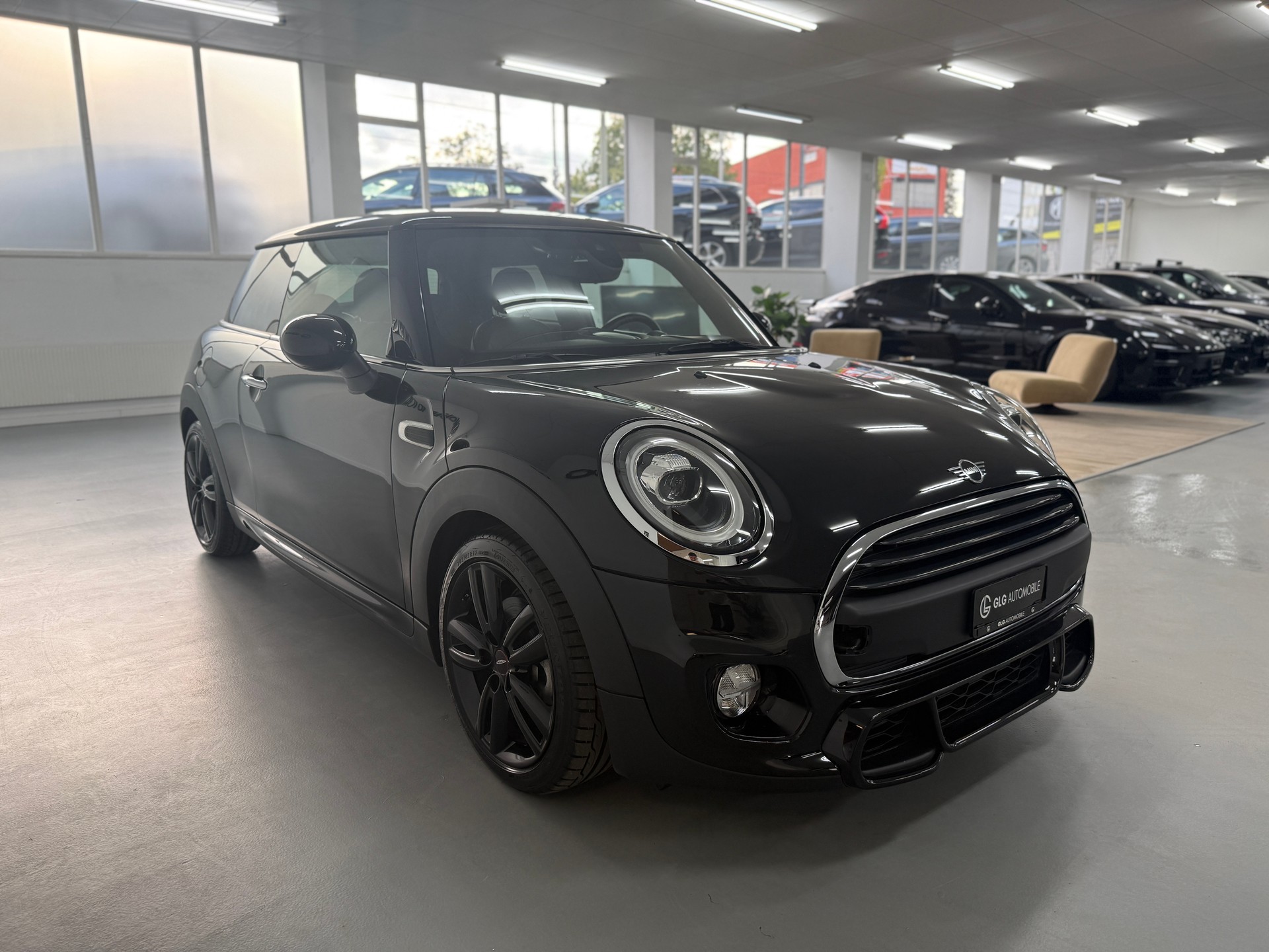MINI One Steptronic DKG JCW-showroom-element-1