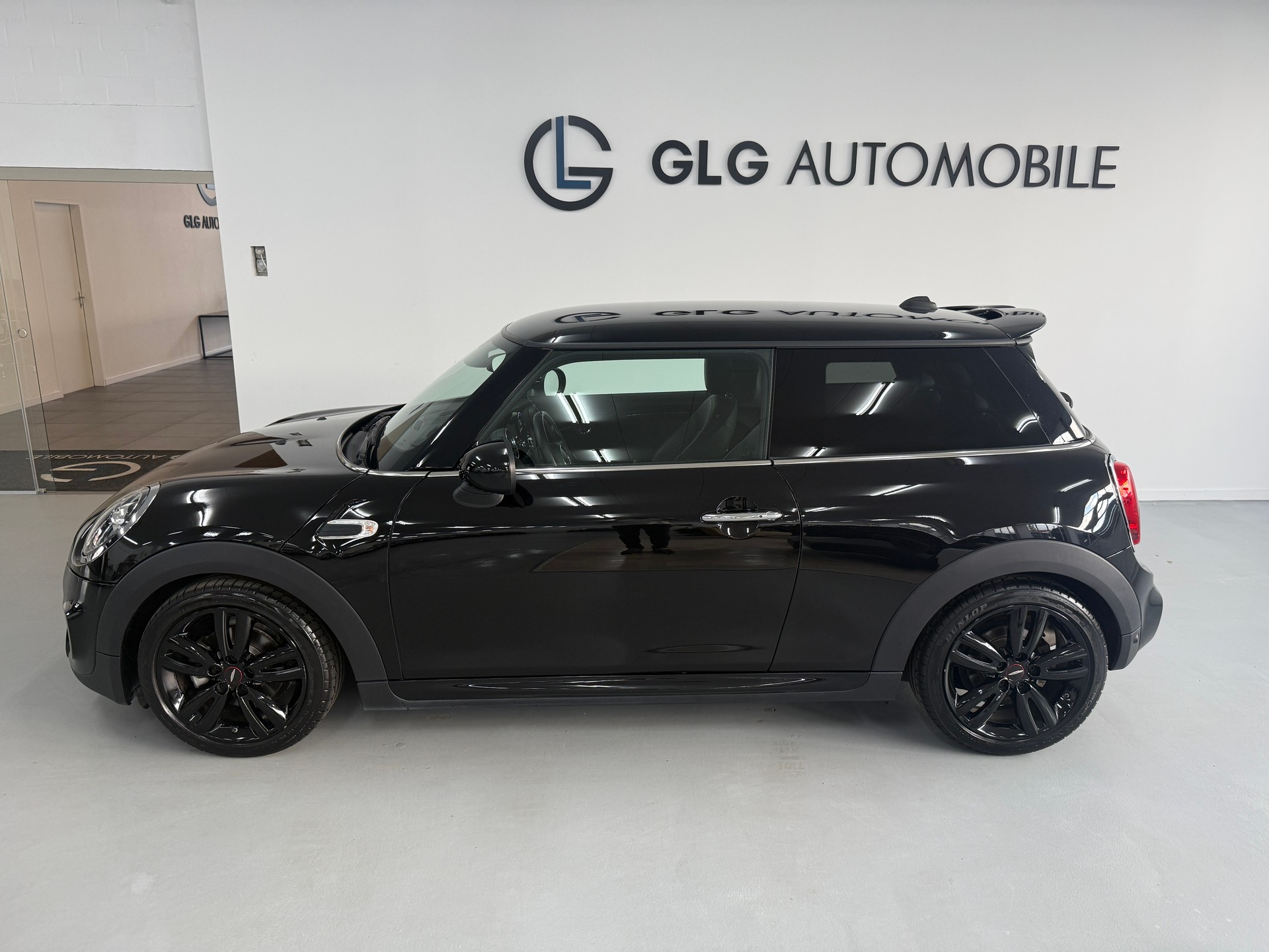 MINI One Steptronic DKG JCW-showroom-element-2