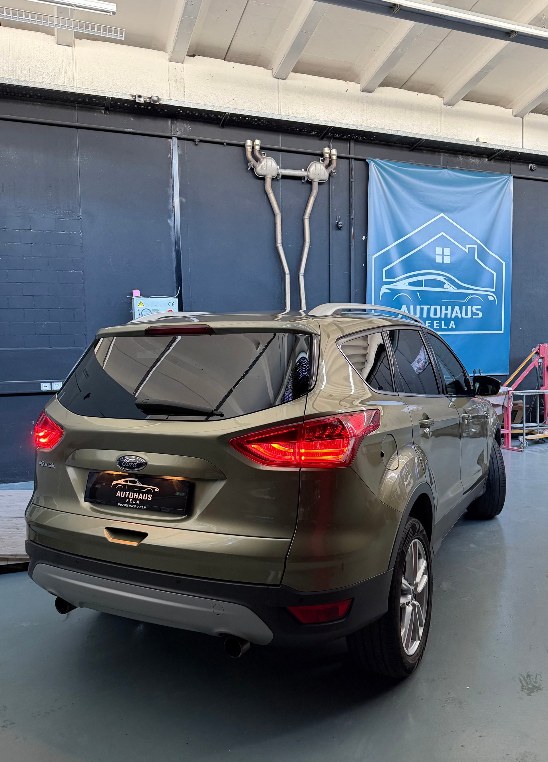 FORD Kuga 1.6 SCTi Titanium 4WD Automatic-showroom-element-1