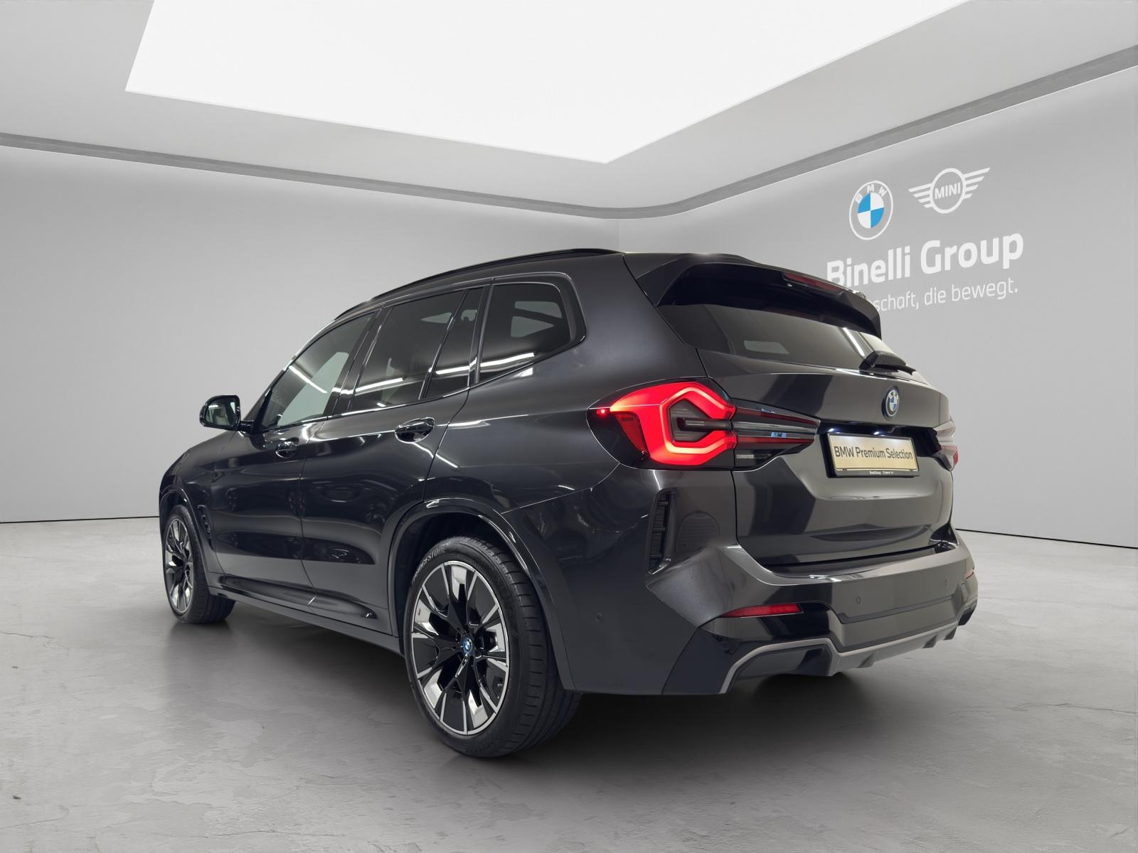 BMW iX3-showroom-element-2