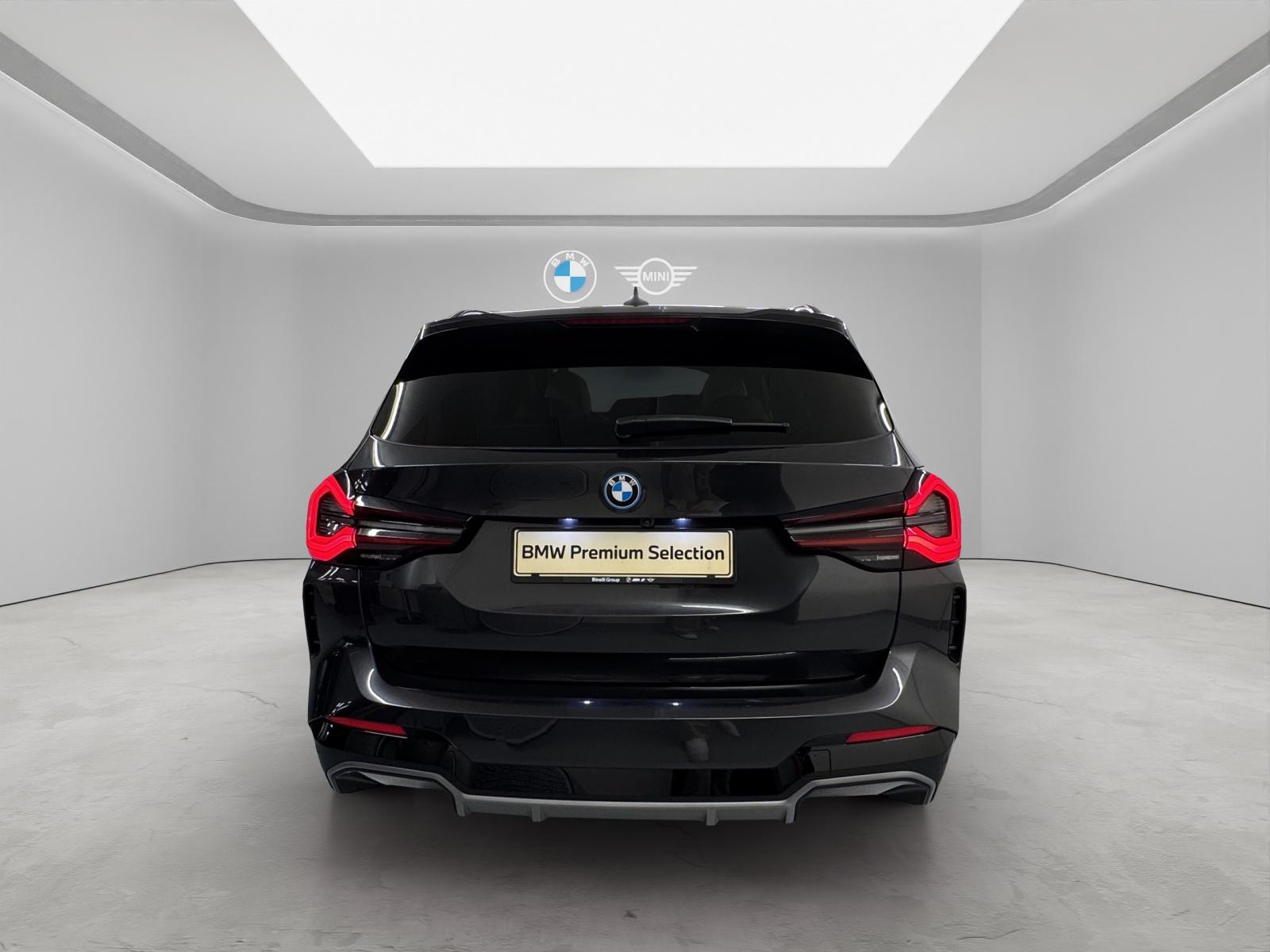 BMW iX3-showroom-element-3