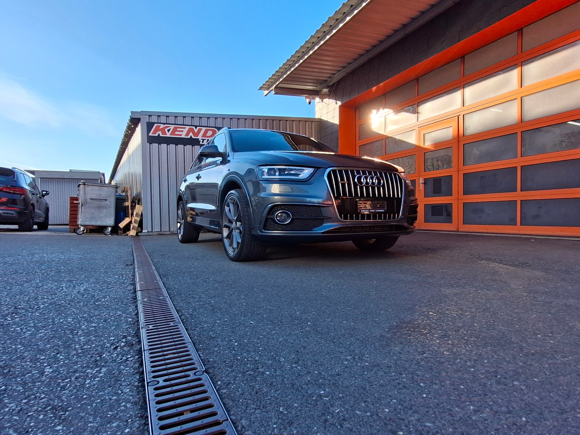 AUDI Q3 2.0 TDI quattro S-tronic-showroom-element-2