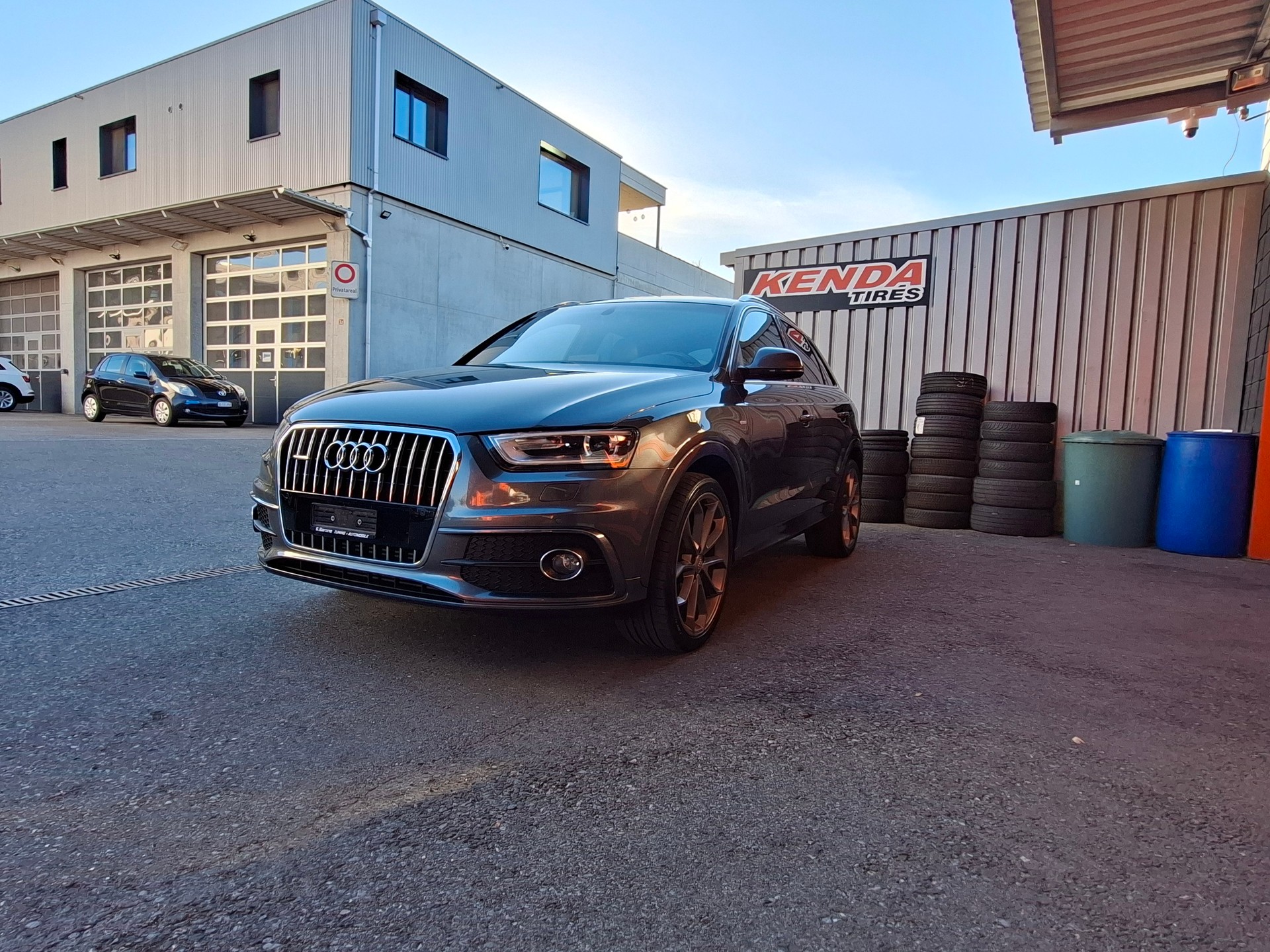 AUDI Q3 2.0 TDI quattro S-tronic-showroom-element-1