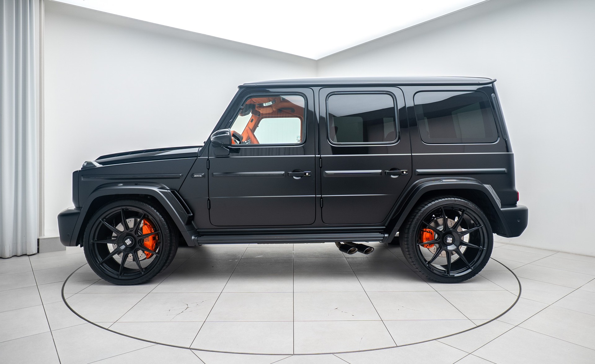 MERCEDES-BENZ HOF H65-showroom-element-1