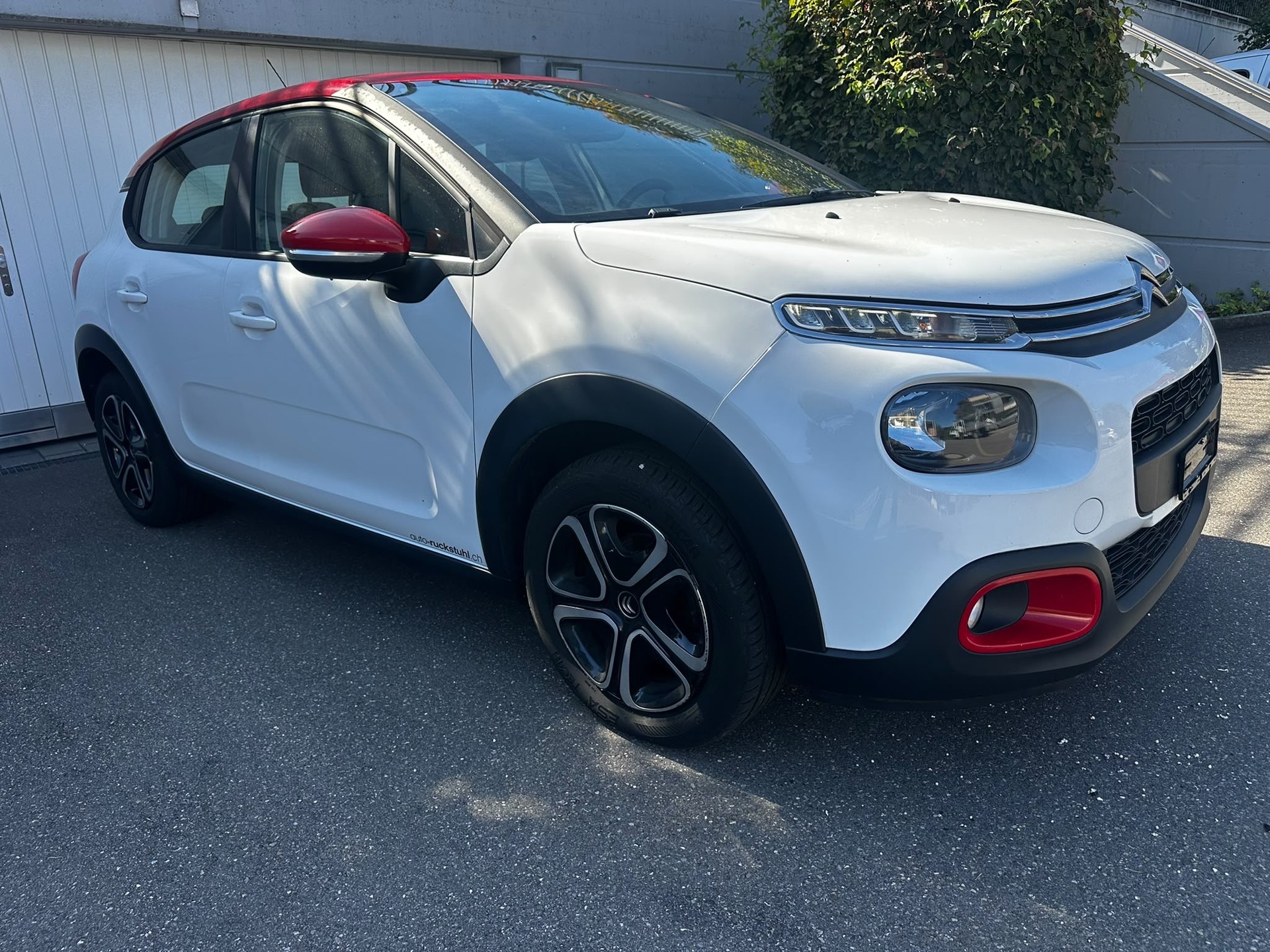 CITROEN C3 1.2i PureTech Shine-image-1
