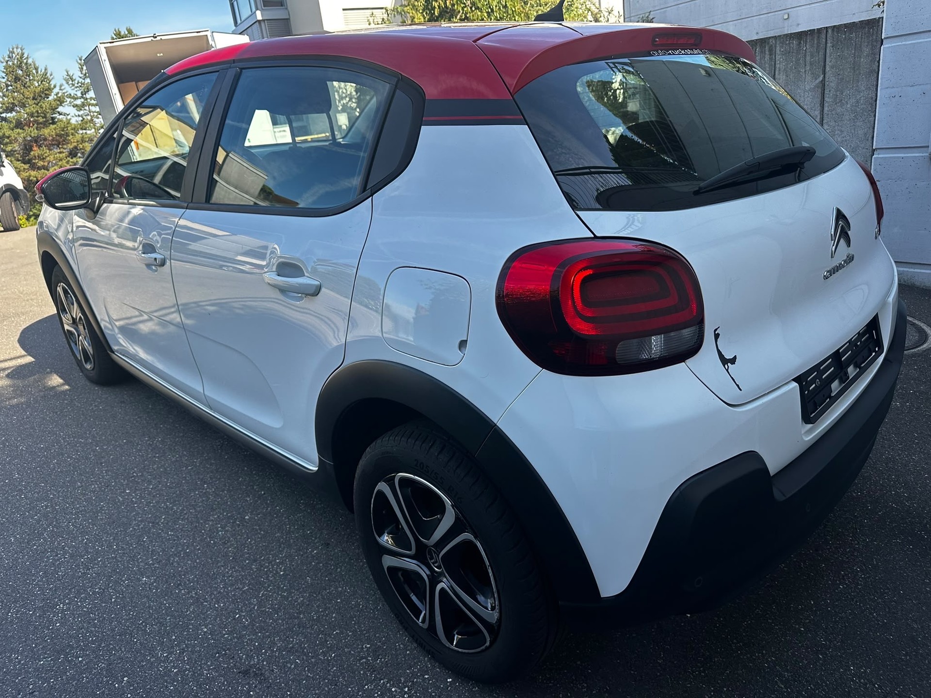 CITROEN C3 1.2i PureTech Shine-image-2