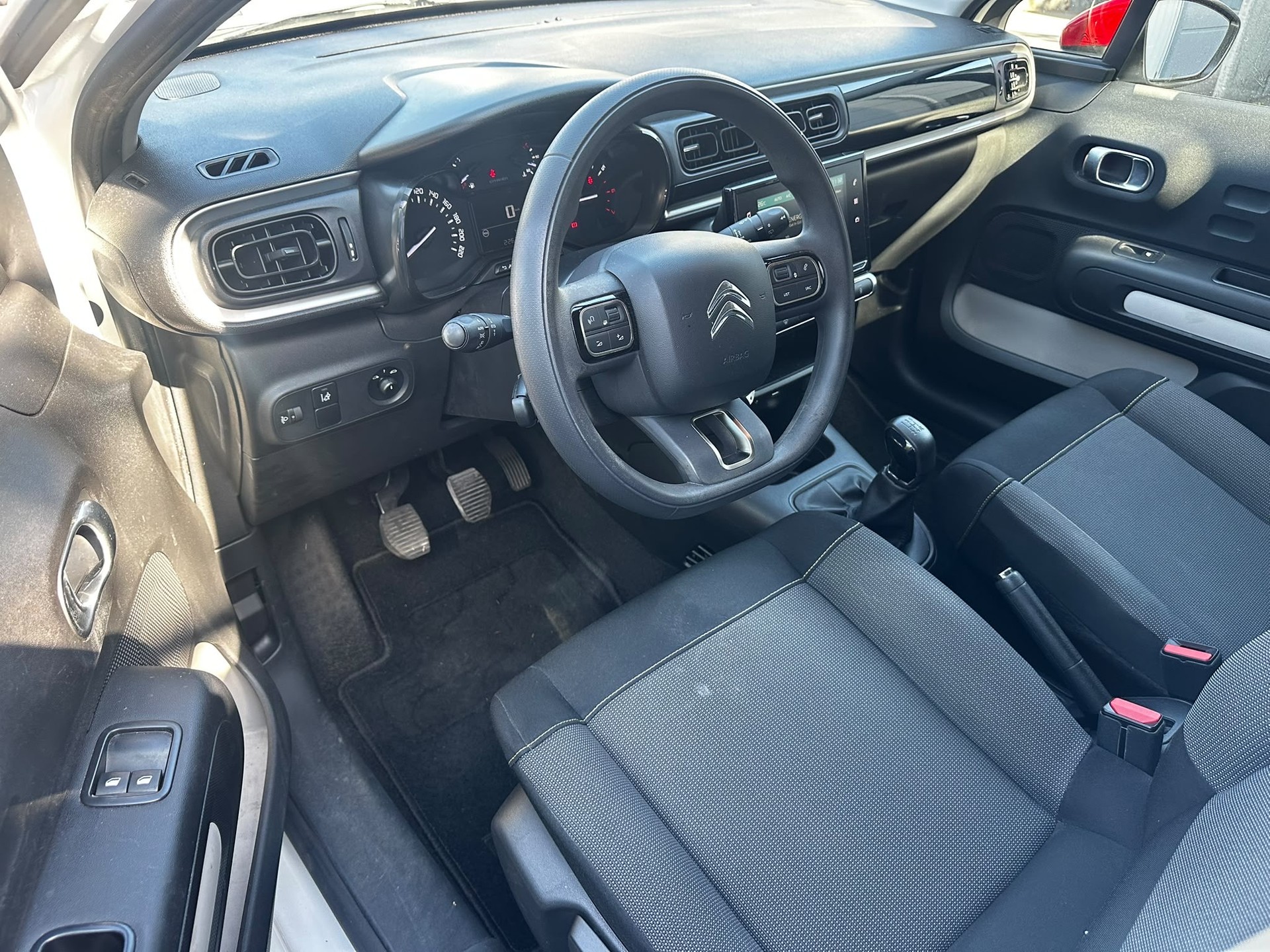 CITROEN C3 1.2i PureTech Shine-image-4