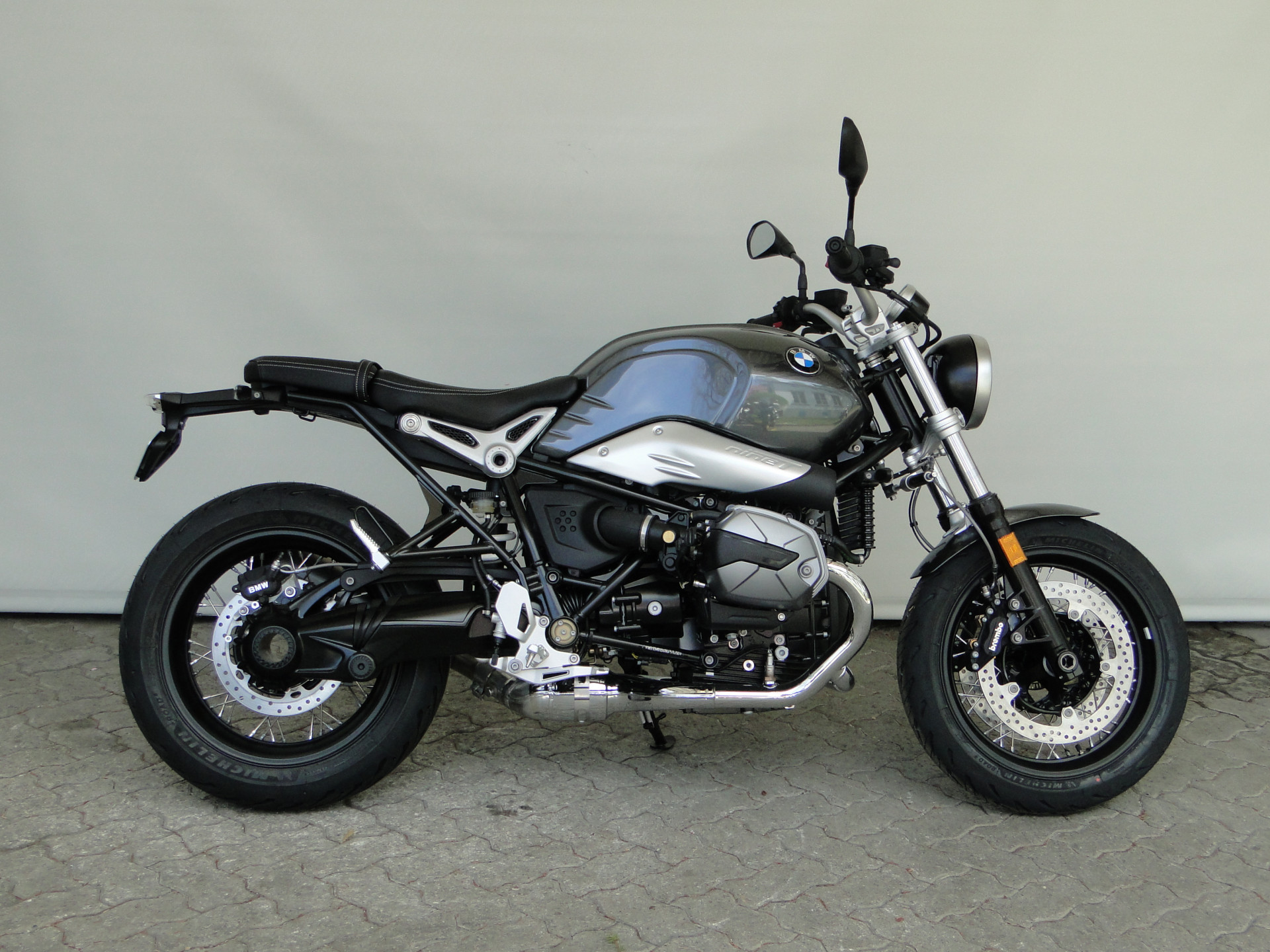 BMW R nineT Pure inkl. 3 Jahre / 30'000km Gratisservice-image-1
