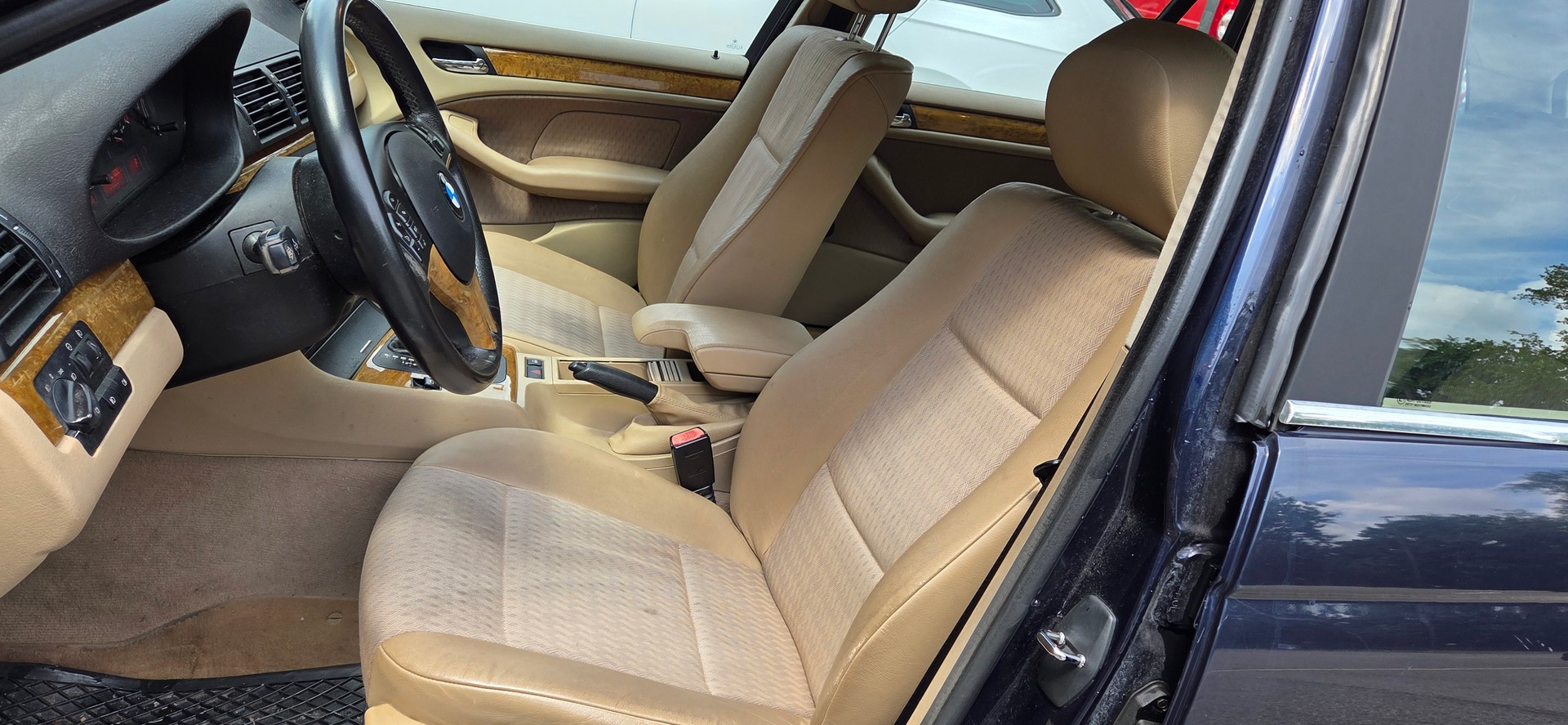 BMW 325xi Touring-image-14