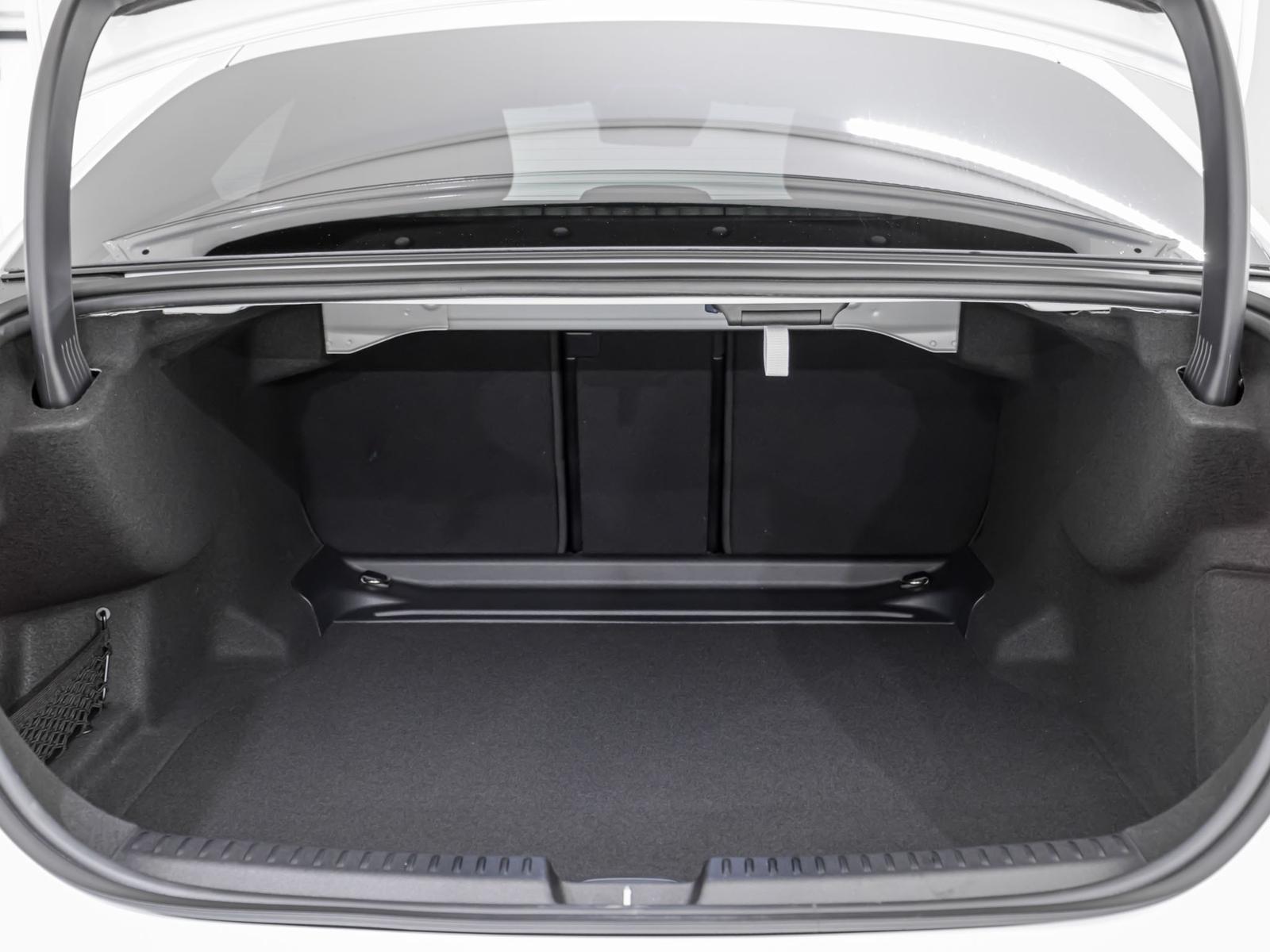 MERCEDES-BENZ E 220 d 4MATIC-image-13