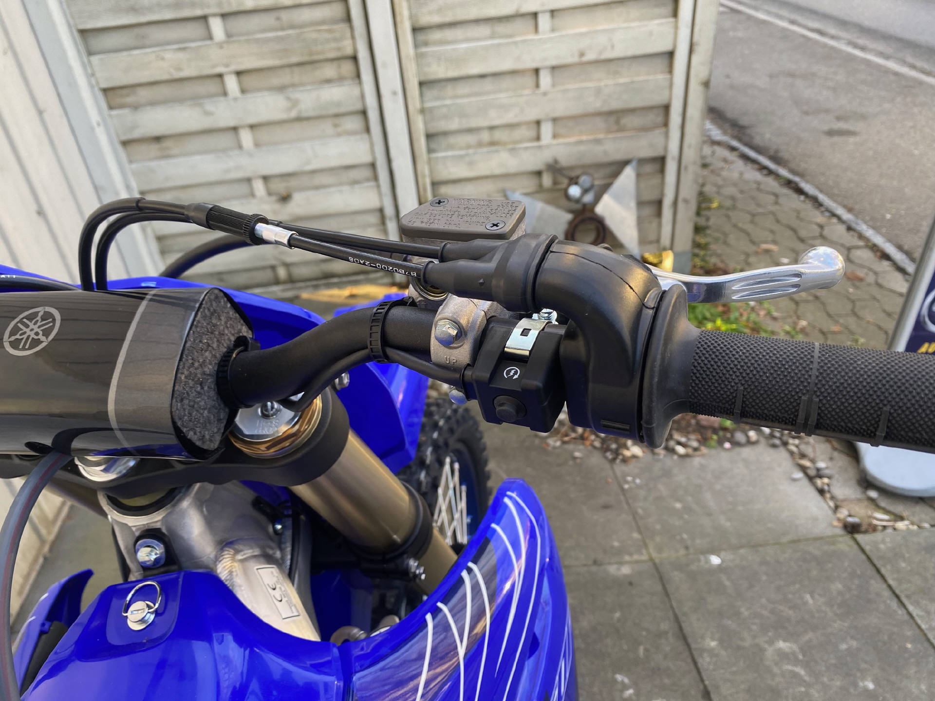 YAMAHA YZF250 2023-image-8