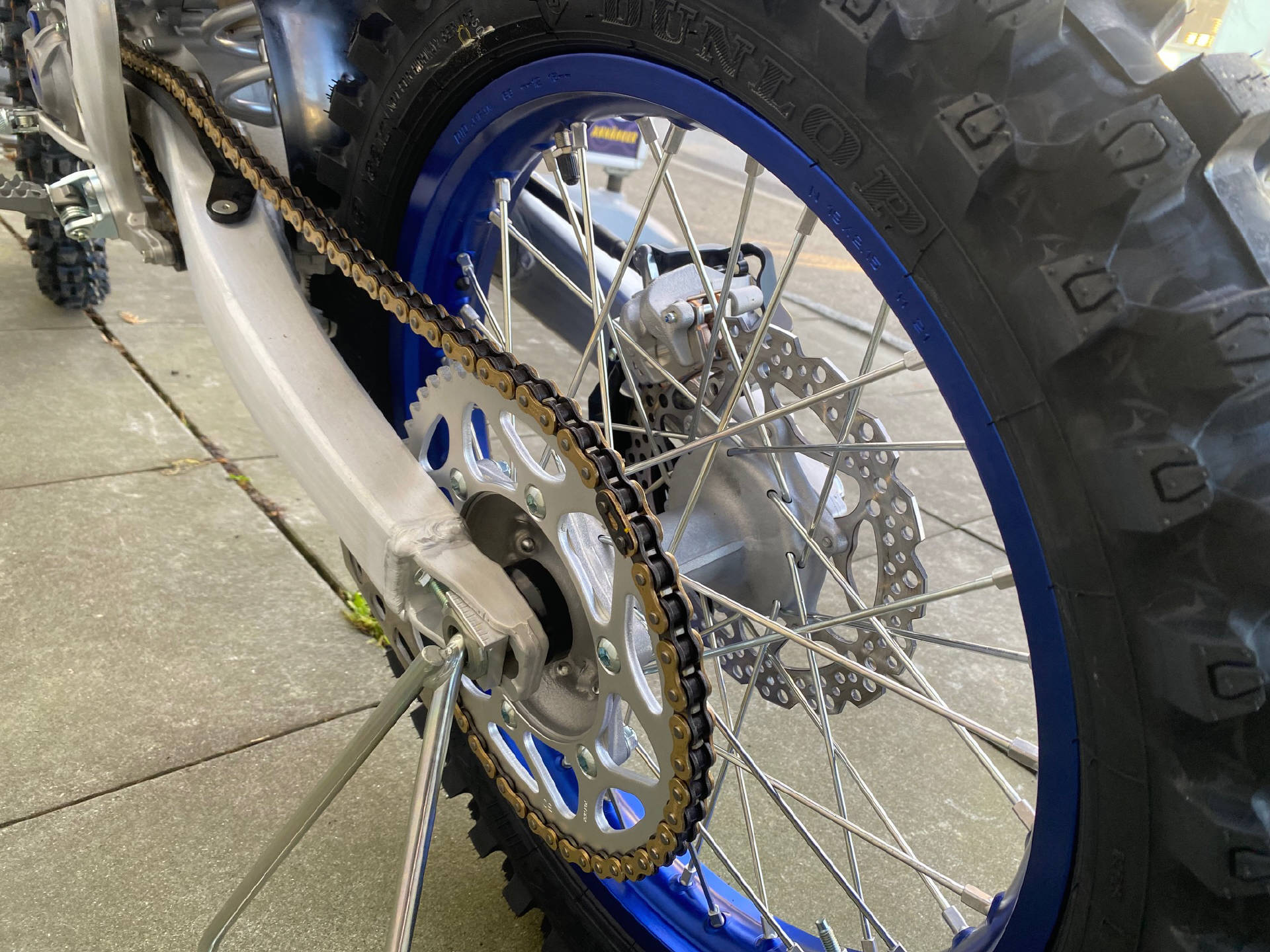 YAMAHA YZF250 2023-image-12