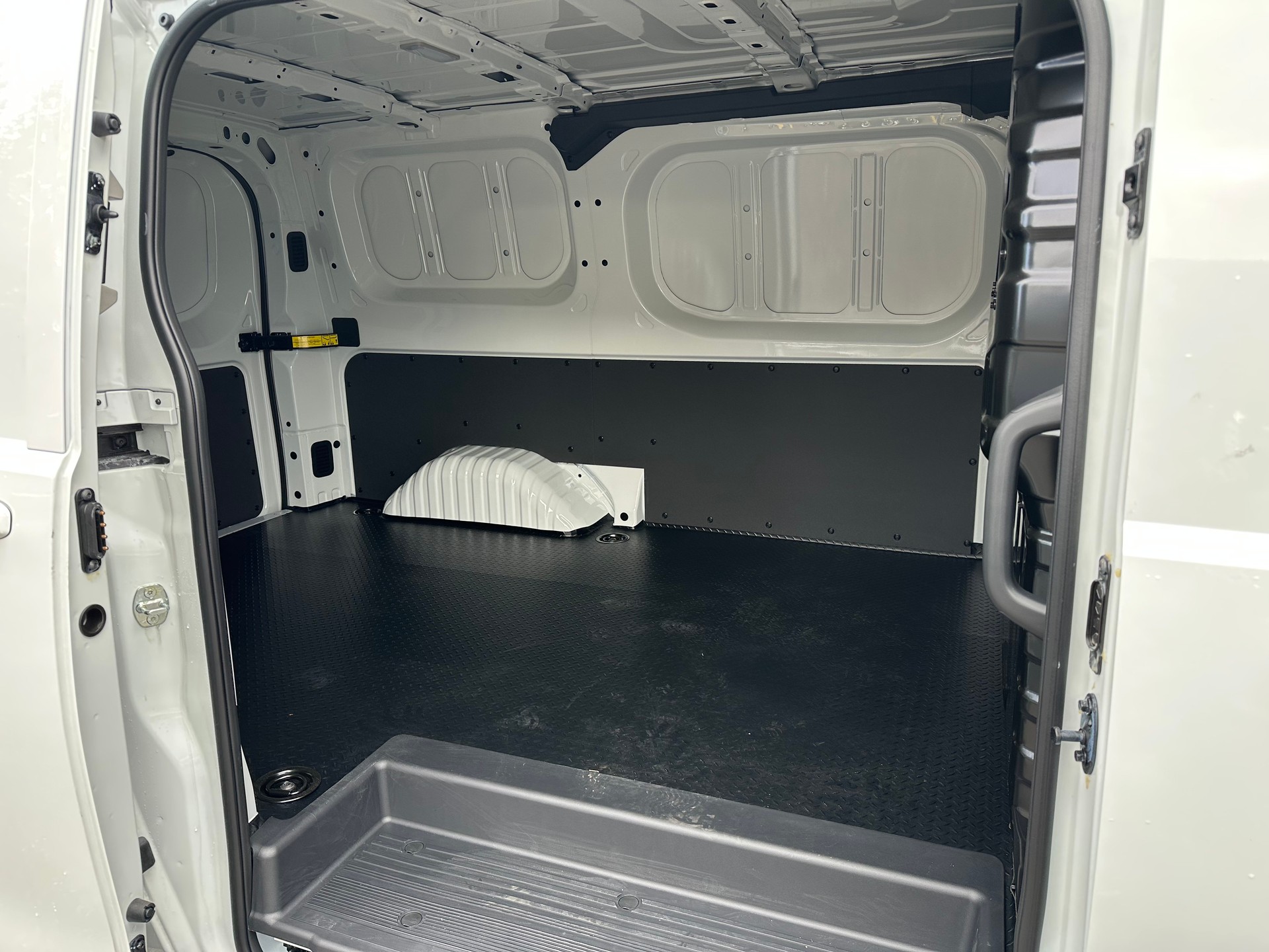 MAXUS eDeliver 7 L1 77kWh-image-9