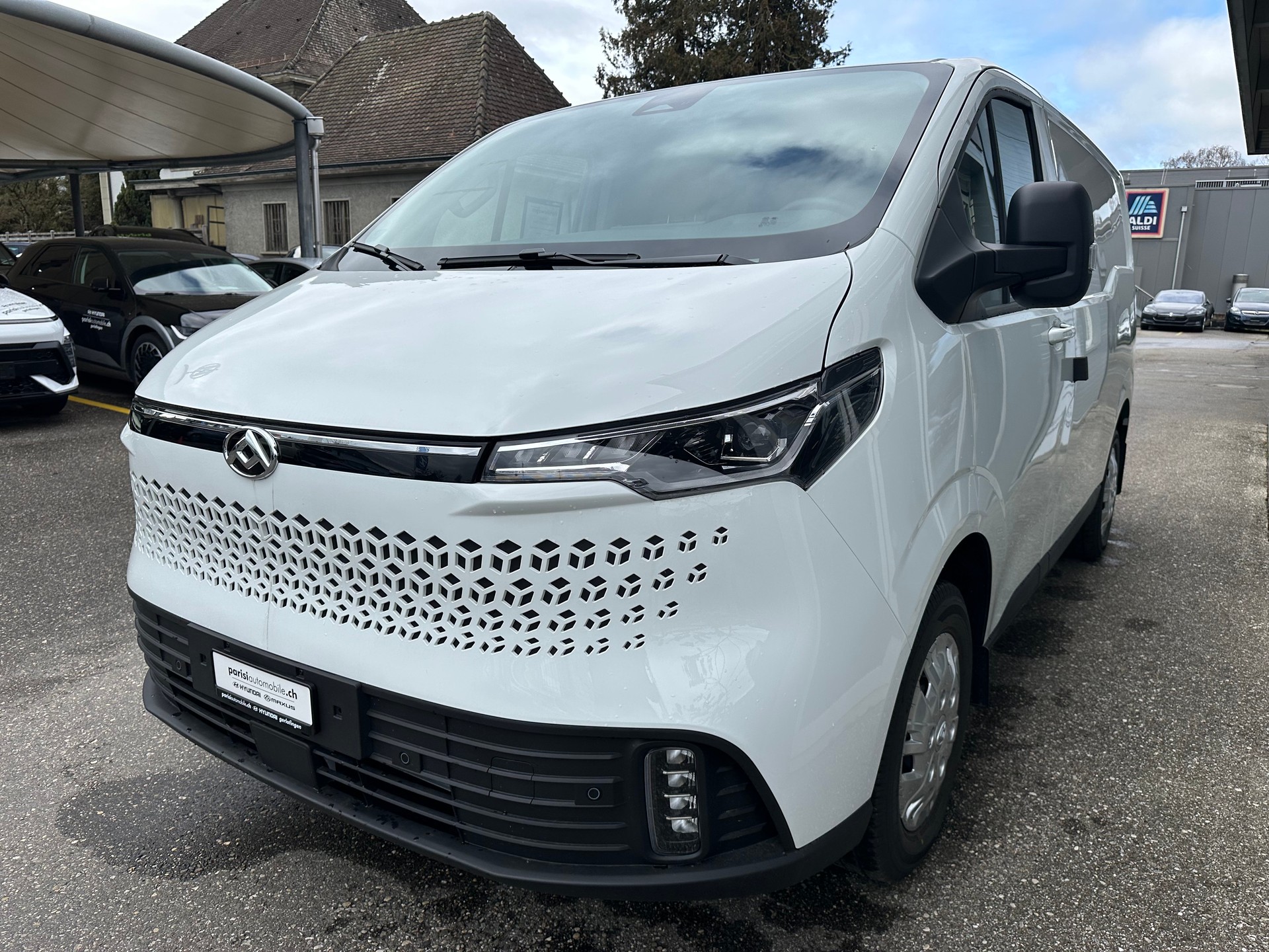 MAXUS eDeliver 7 L1 77kWh-image-2