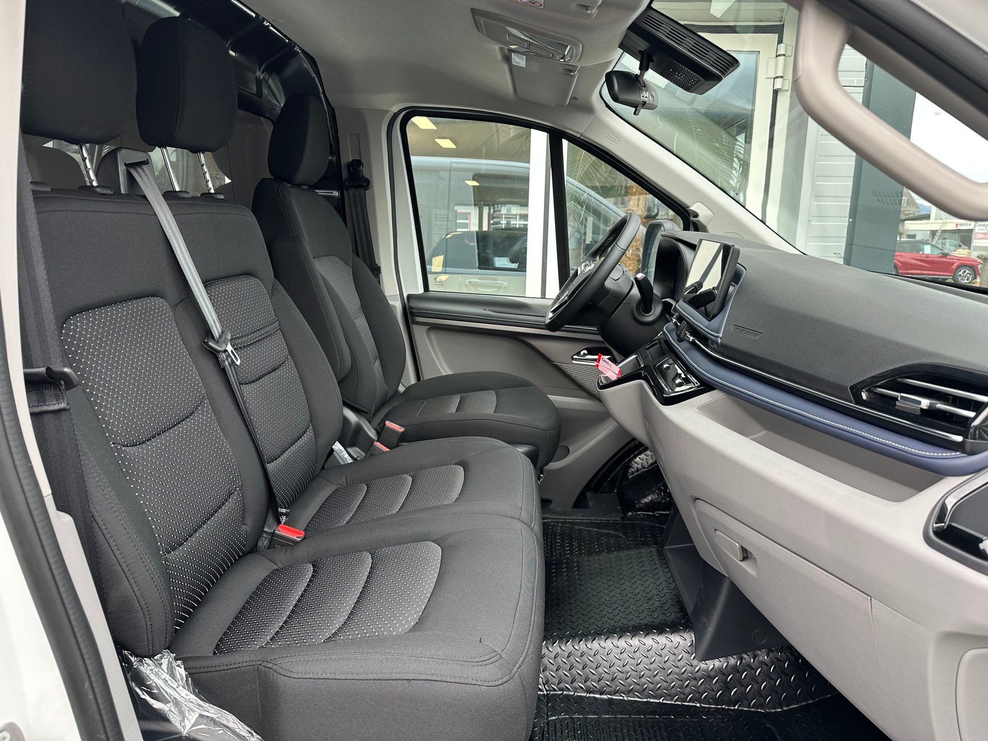 MAXUS eDeliver 7 L1 77kWh-image-11