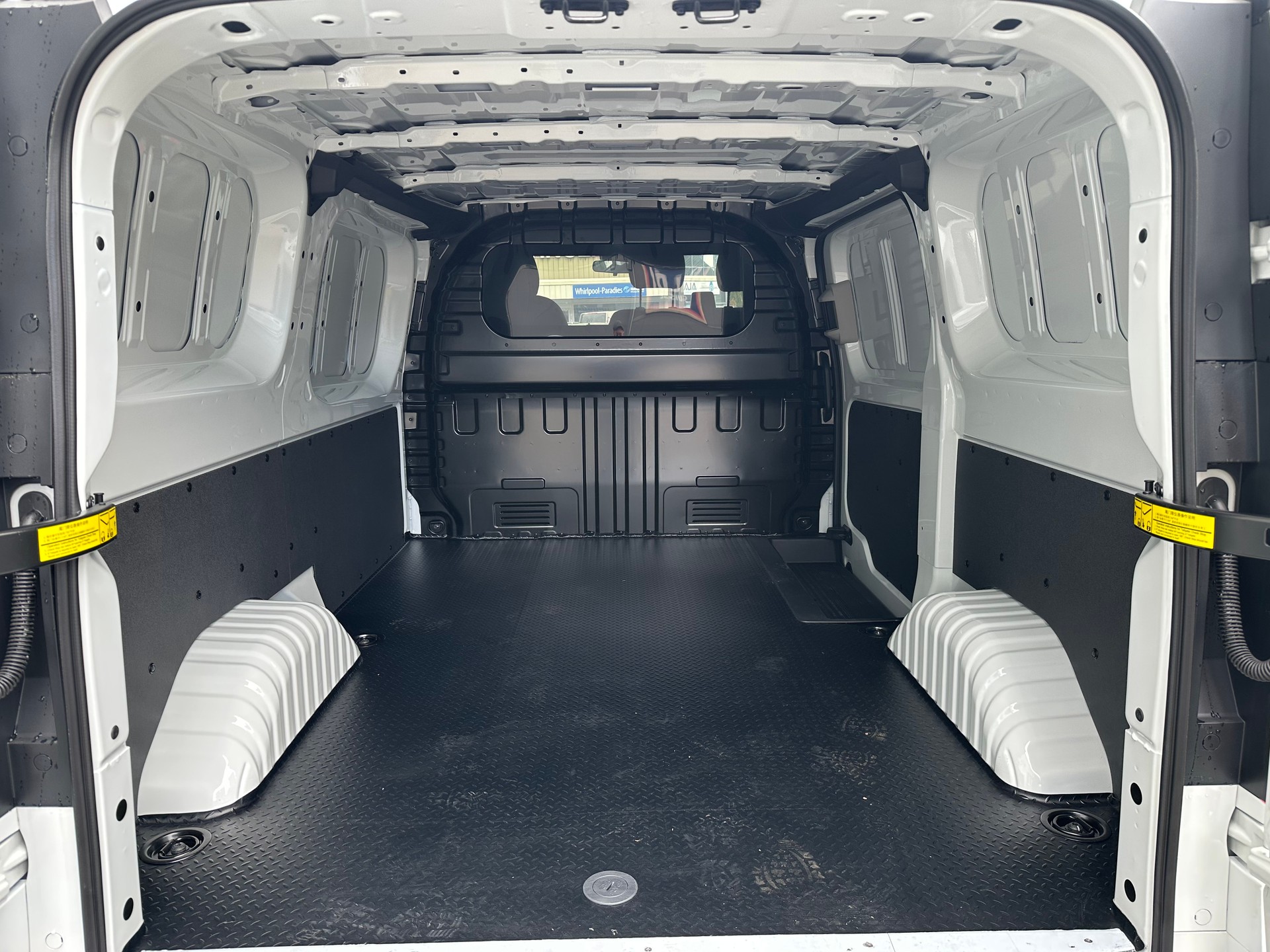 MAXUS eDeliver 7 L1 77kWh-image-7