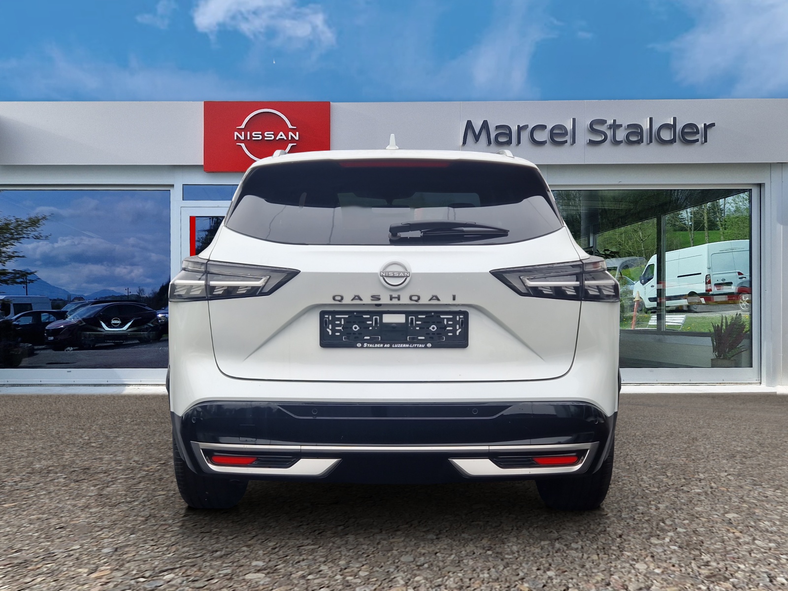 NISSAN Qashqai 1.3 DIG-T MHEV Tekna+ Xtronic 4x4-image-2
