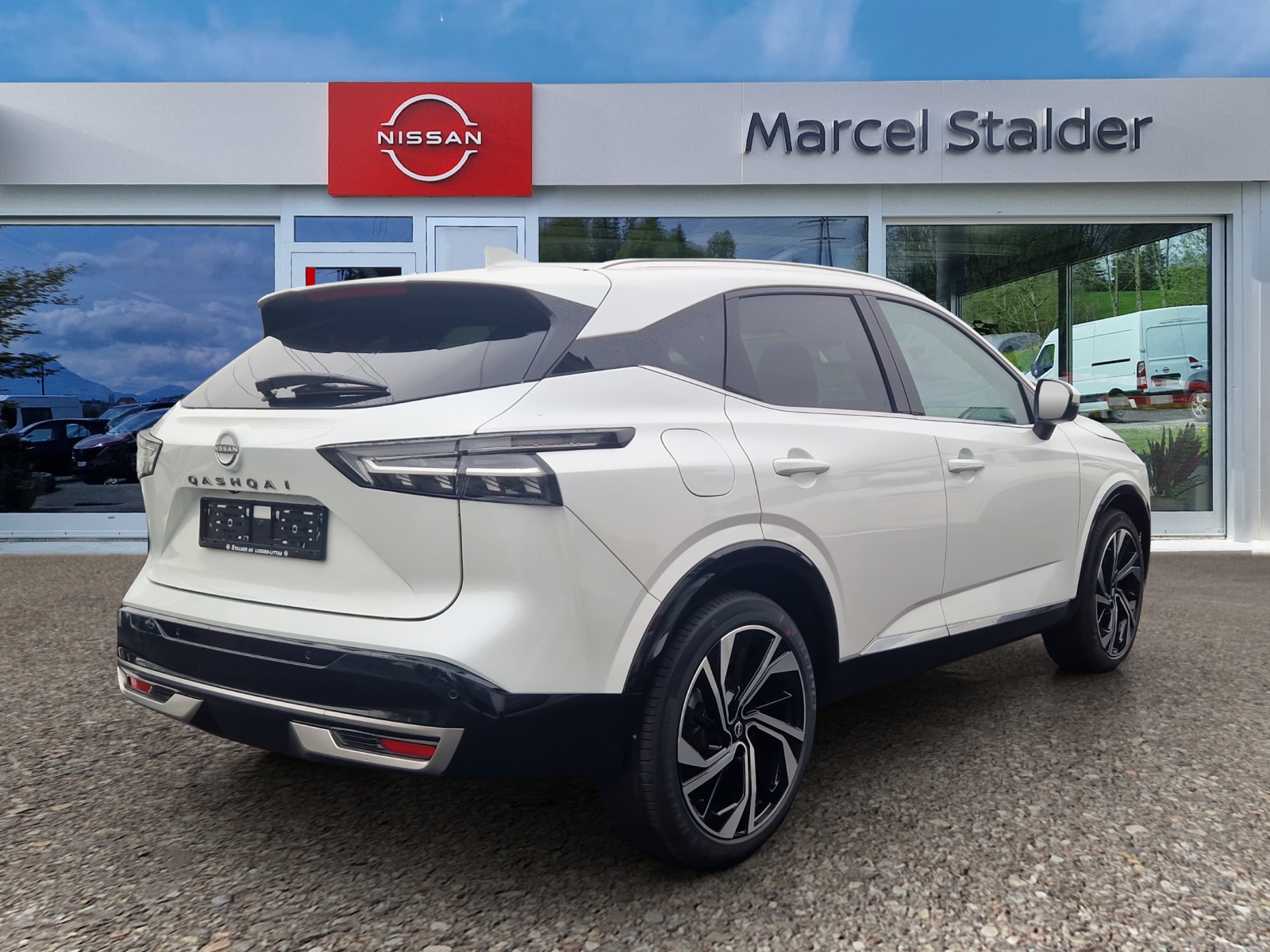 NISSAN Qashqai 1.3 DIG-T MHEV Tekna+ Xtronic 4x4-image-3