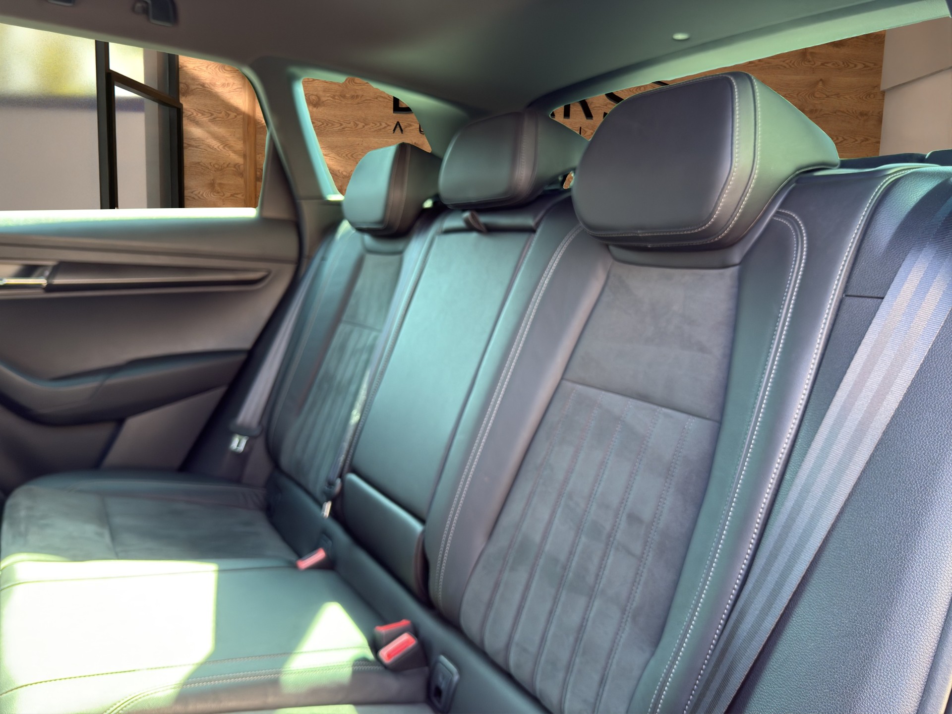 SKODA Karoq 2.0 TSI SportLine 4x4 DSG-image-11