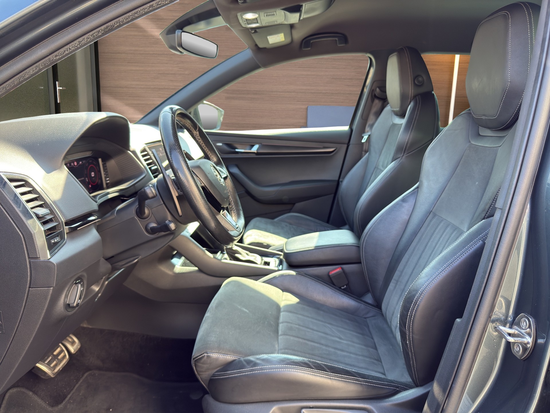 SKODA Karoq 2.0 TSI SportLine 4x4 DSG-image-8
