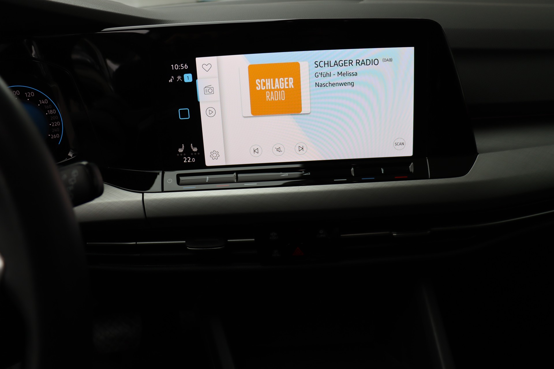 VW Golf Variant 2.0 TDI Life DSG 4Motion-image-13