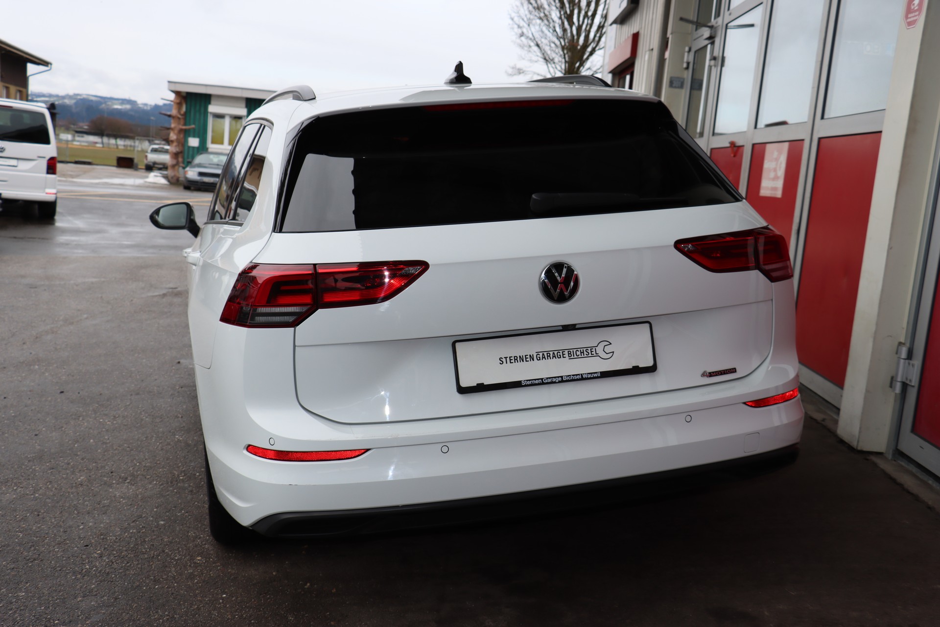 VW Golf Variant 2.0 TDI Life DSG 4Motion-image-6
