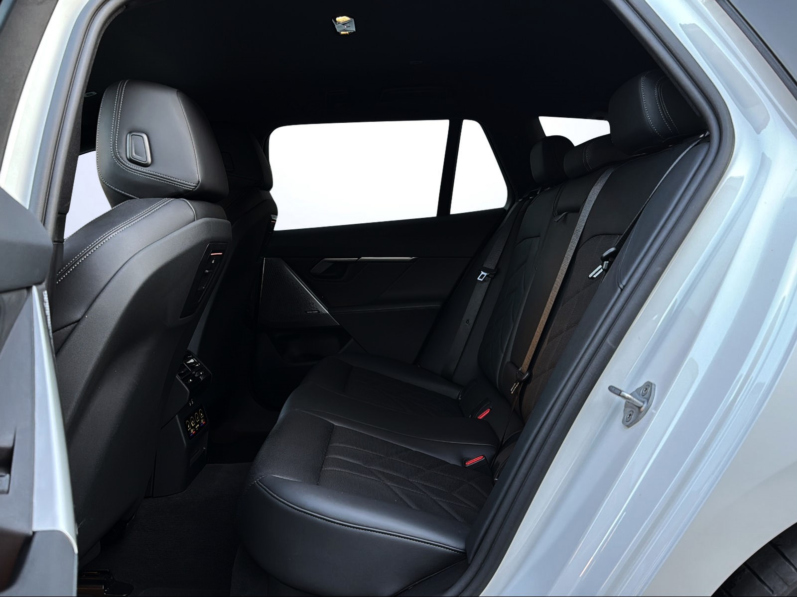 BMW 520d xDrive 48V Touring M Sport Steptronic-image-14