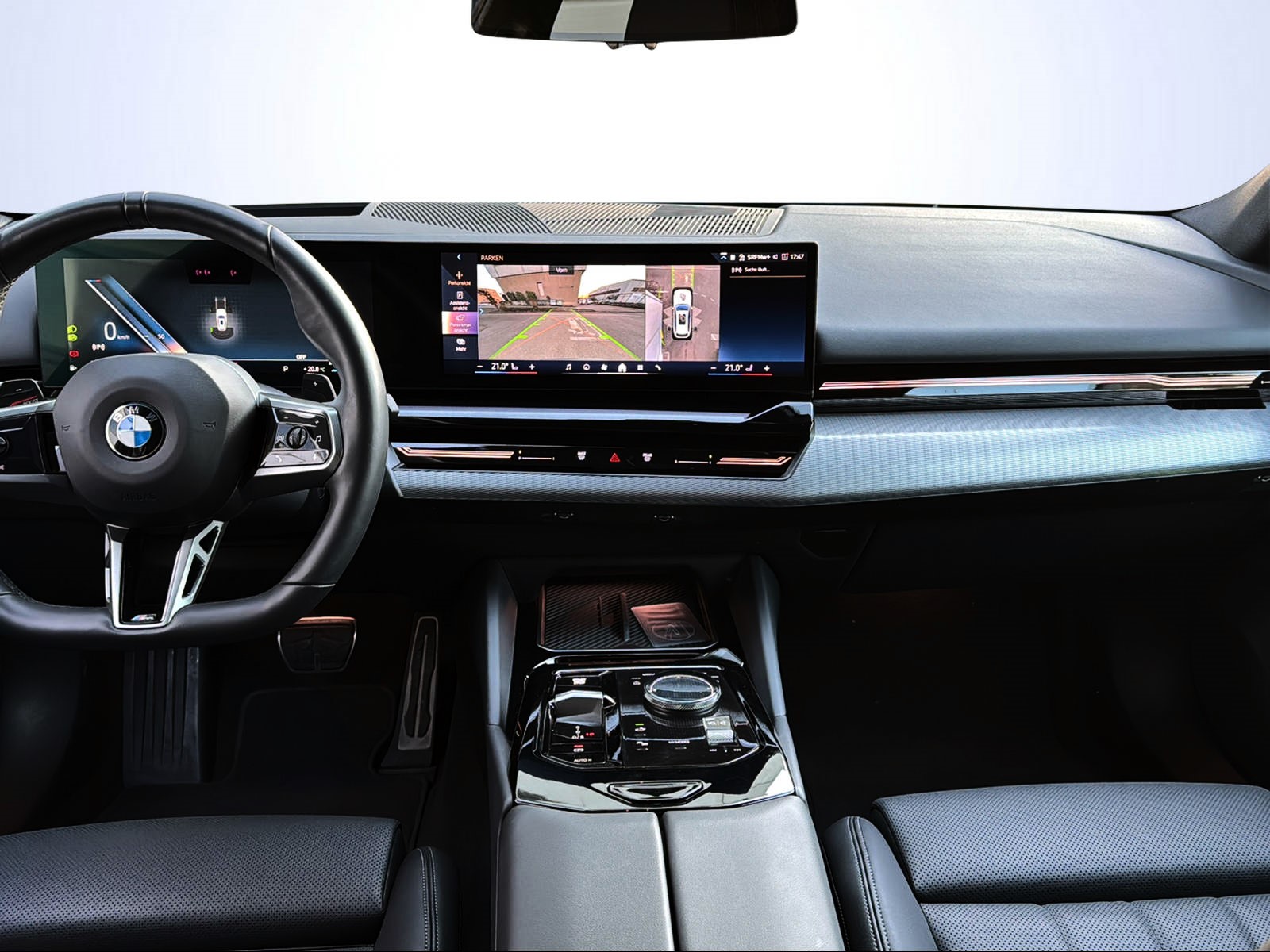 BMW 520d xDrive 48V Touring M Sport Steptronic-image-9