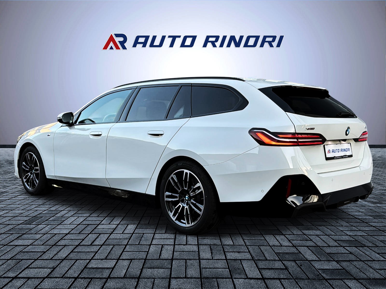 BMW 520d xDrive 48V Touring M Sport Steptronic-image-5