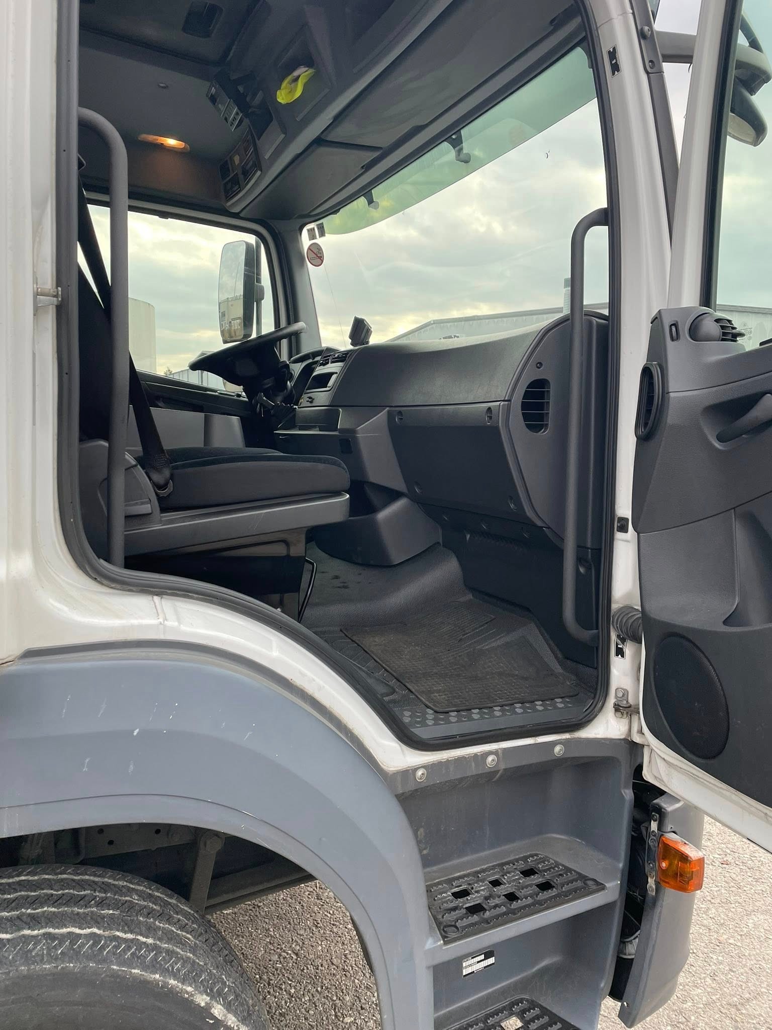 MERCEDES-BENZ Atego 1323 Kühlkoffer mit LBW-image-11