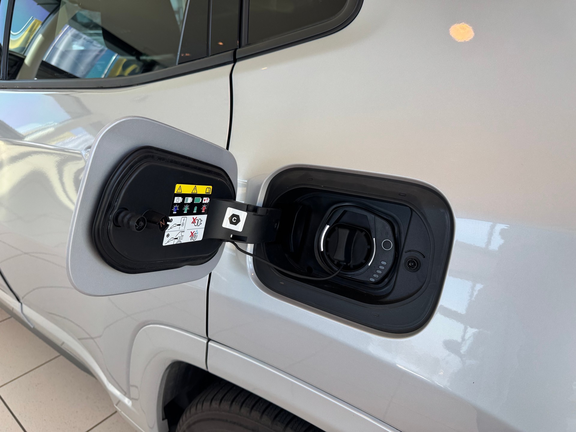 JEEP Compass 1.3 PHEV S AWD-image-26