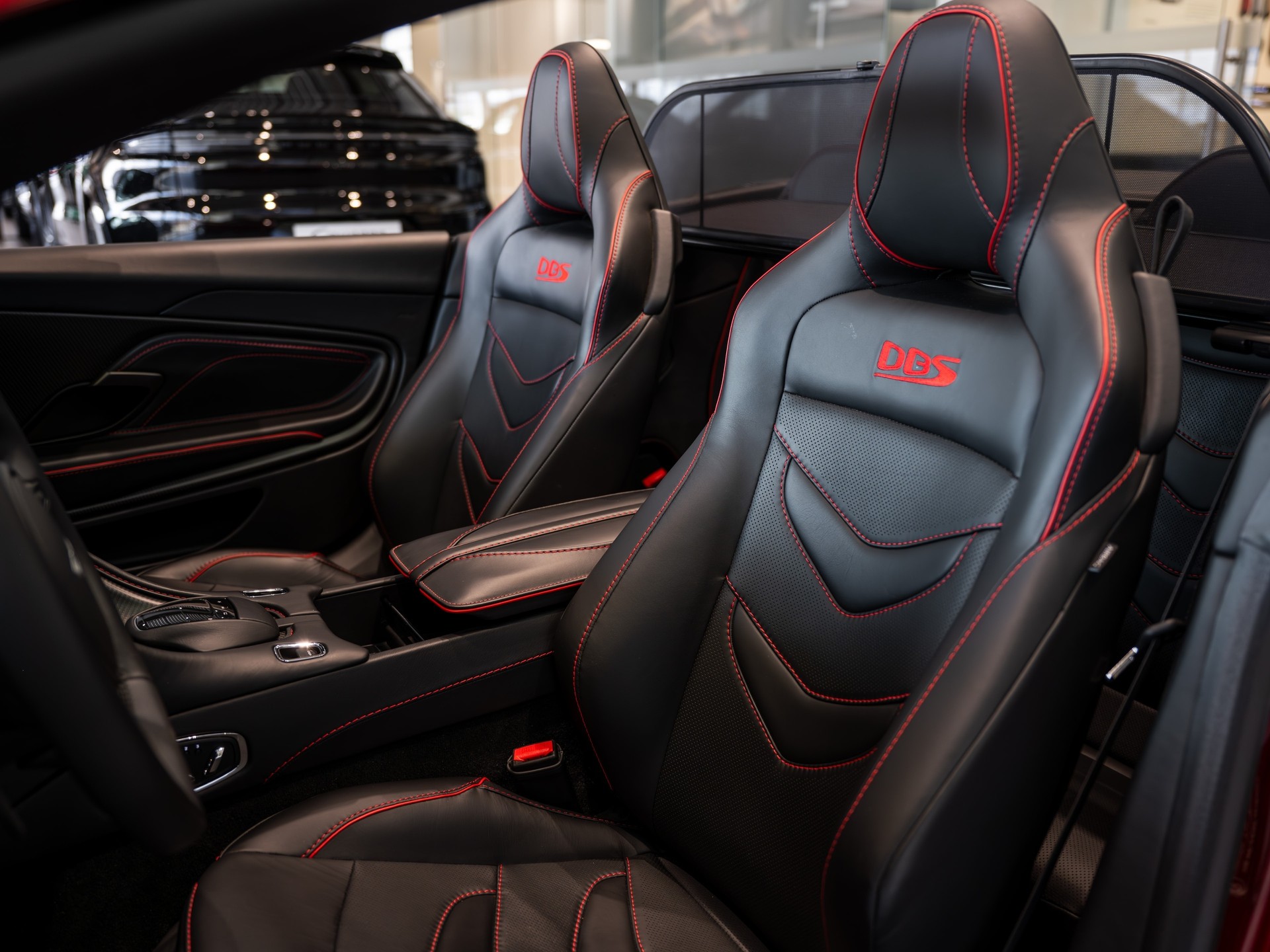 ASTON MARTIN DBS Superleggera Volante-image-15