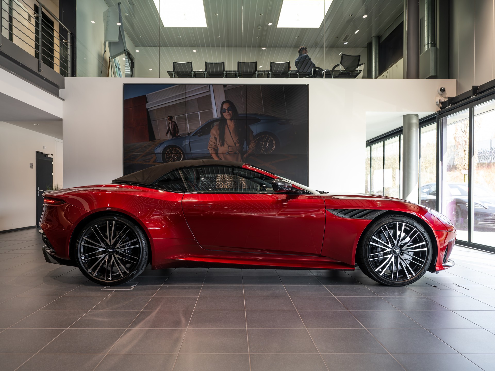 ASTON MARTIN DBS Superleggera Volante-image-9