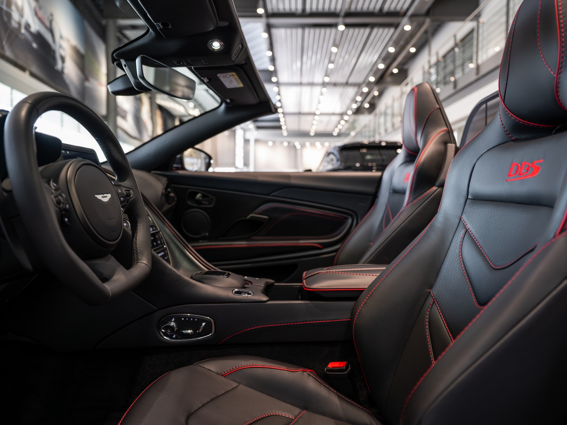 ASTON MARTIN DBS Superleggera Volante-image-14